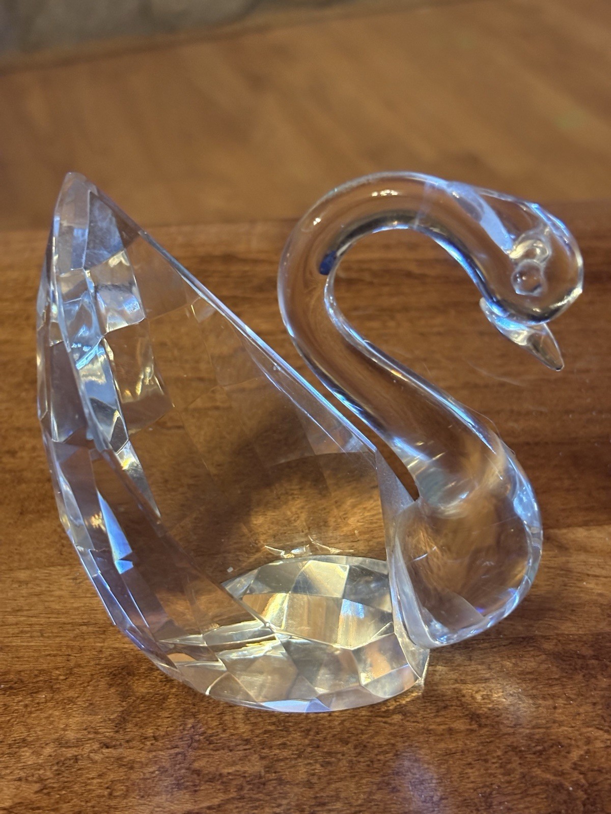 BEAUTIFUL FACETED CRYSTAL GLASS SWAN FIGURINE, CRYSTALS FEATHERS 4” TALL
