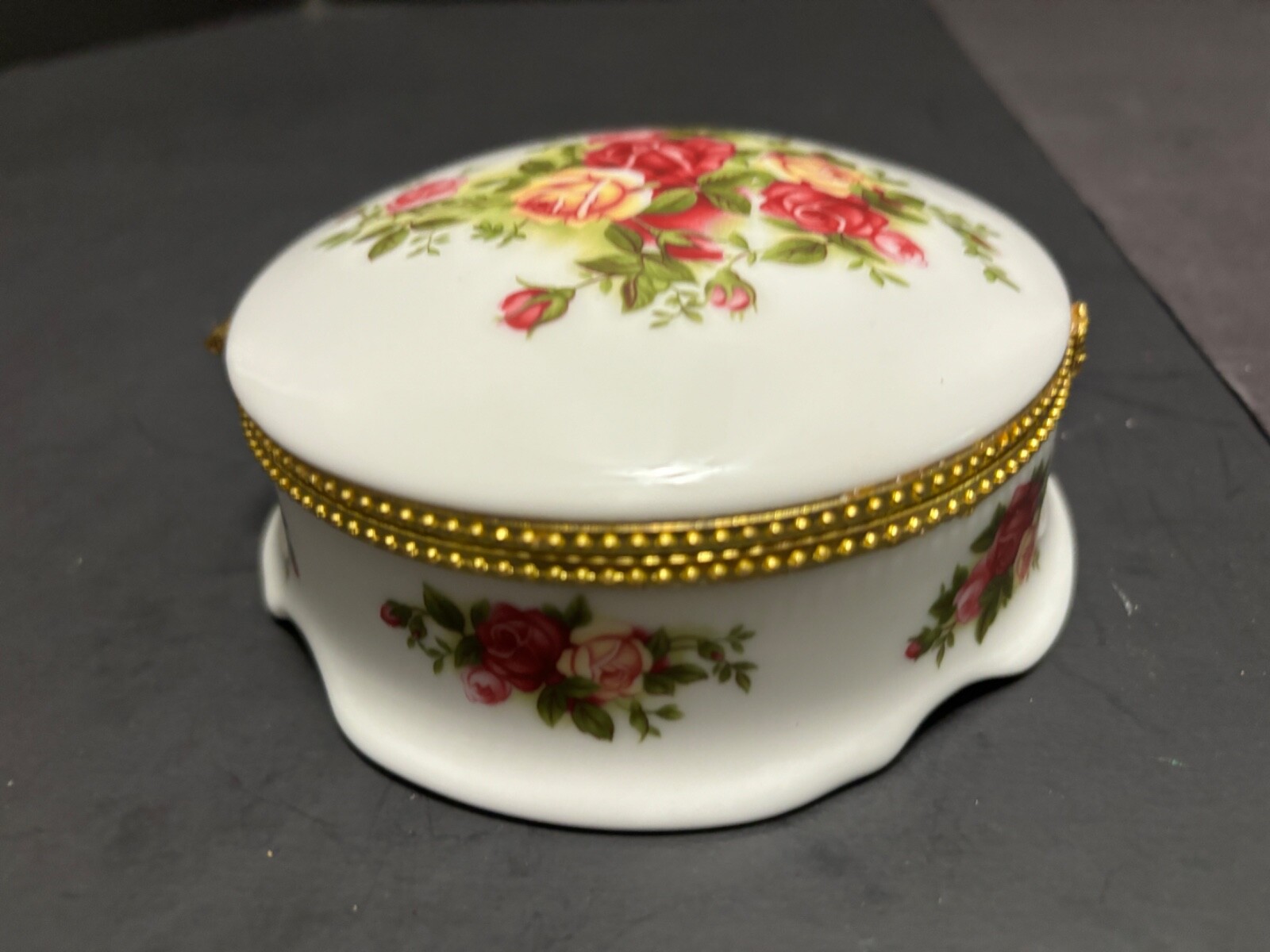 Royal Albert Old Country Roses TRINKET or POWDER BOX Hinged Lid Decorative