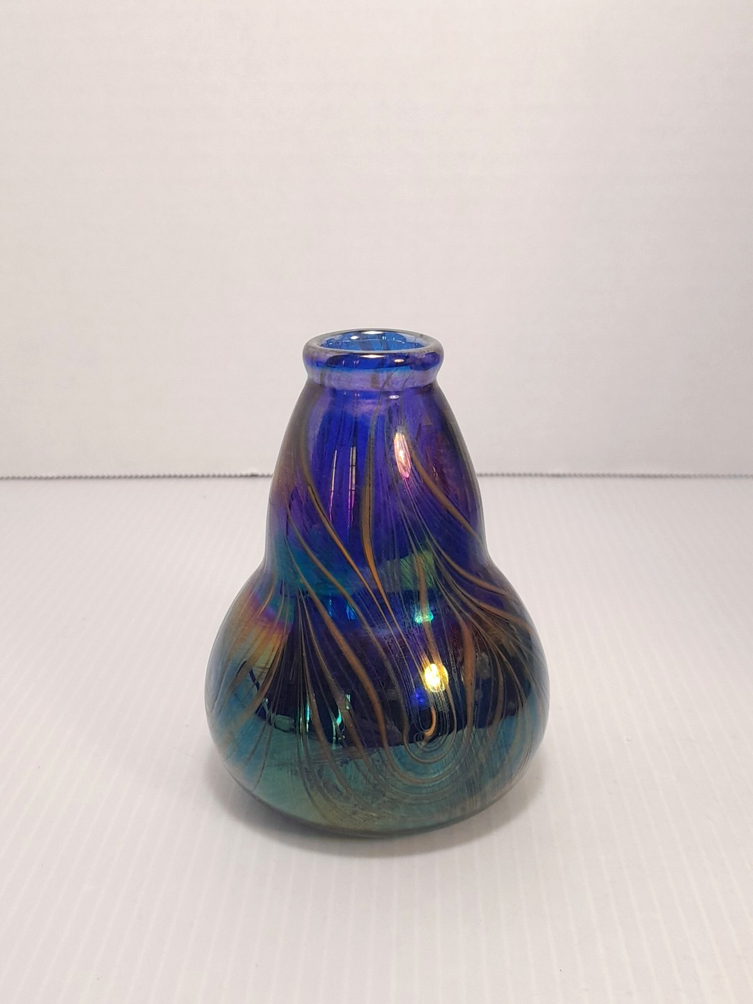 Vtg 1978 WE Porter Art Glass Inkwell Bottle Blue Iridescent Pulled Feather 3.75″