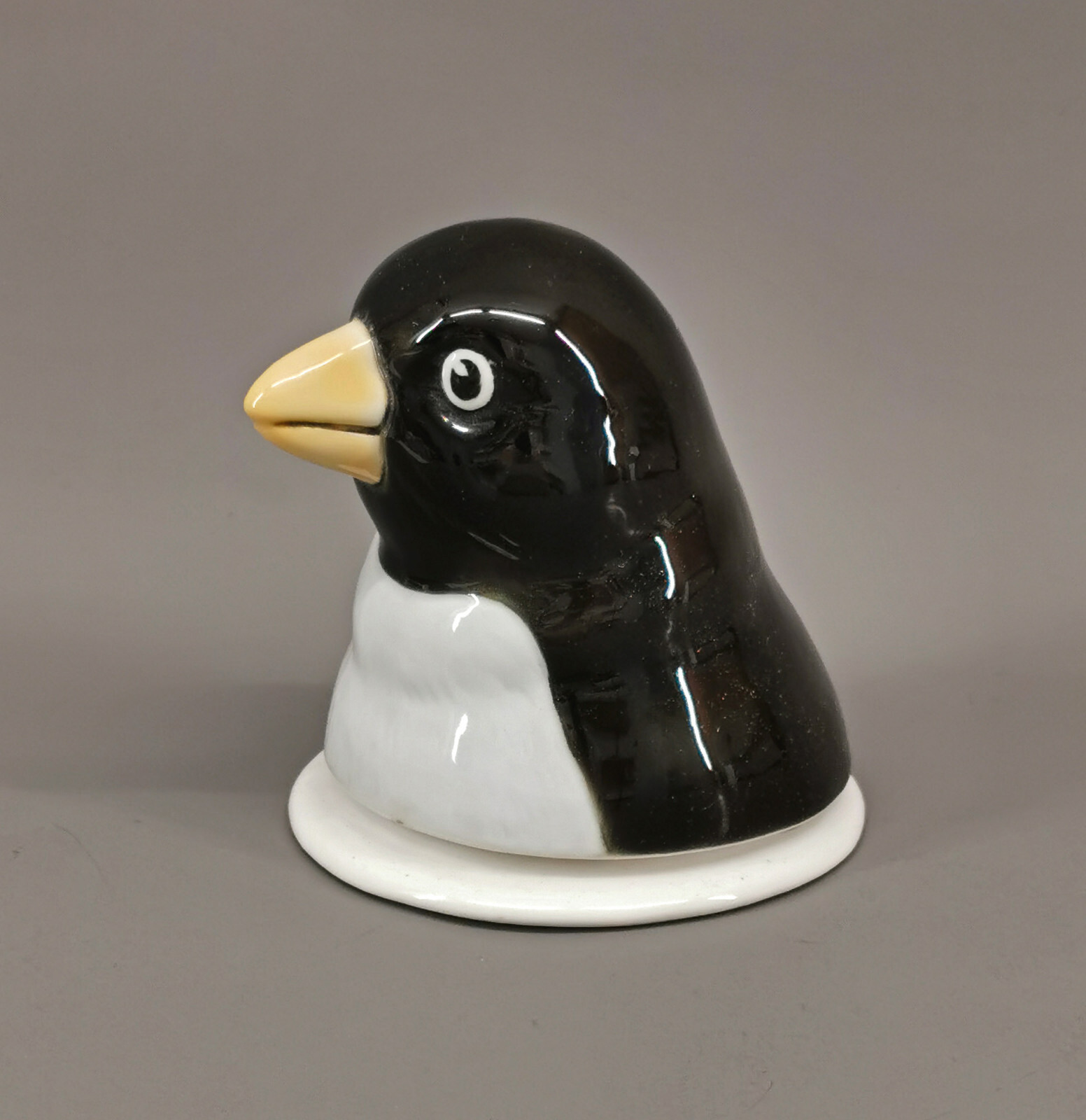 9959640 Ens E. Bean Porcelain Paperweight Penguin 3 7/8×4 5/16in