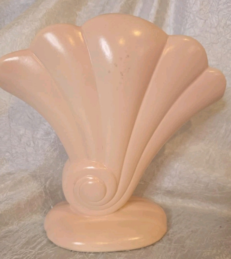 Red Wing Vtg. 899 USA Pottery Planter Pink Shell Fan Vase 7 1/2 in tall See pics