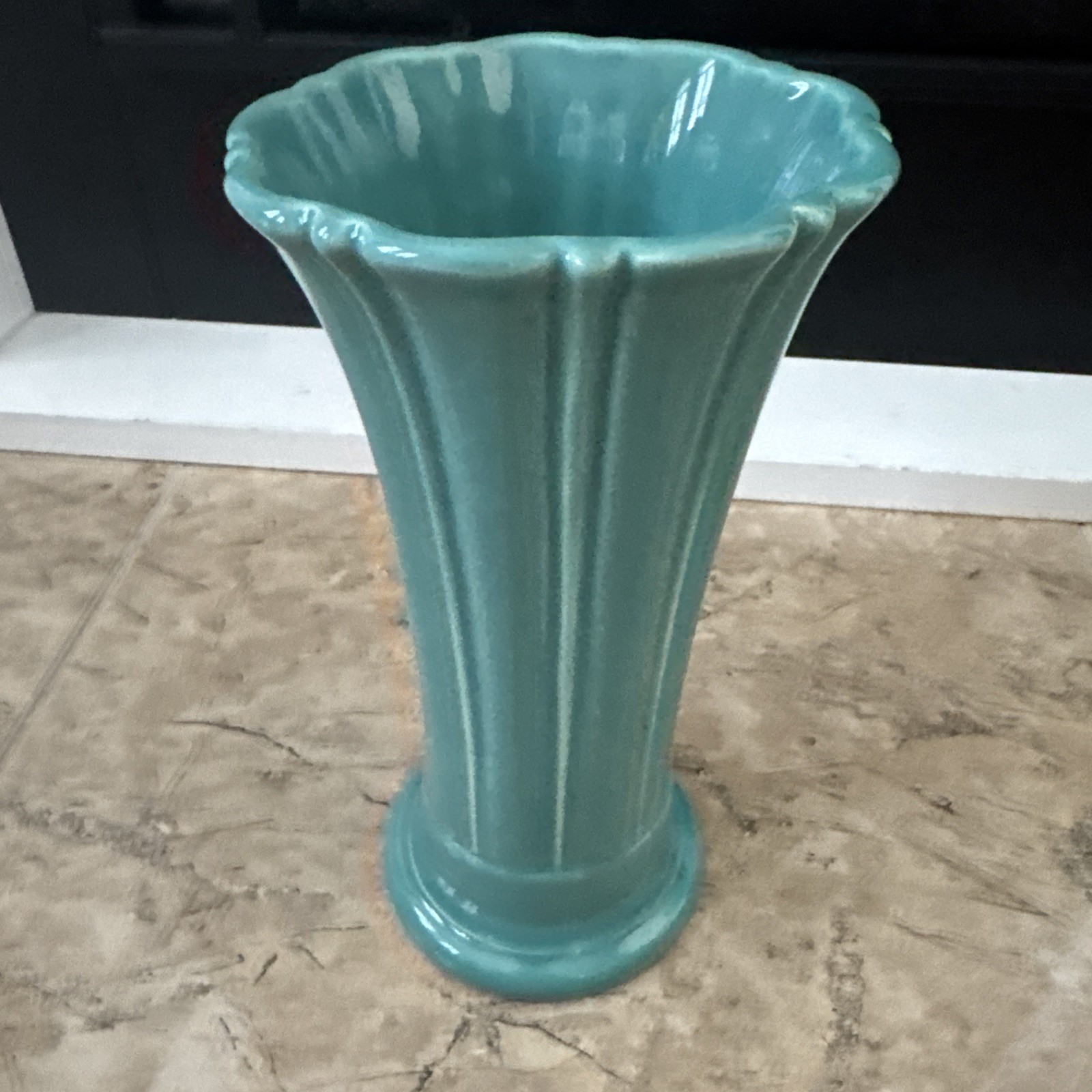 FIESTAWARE HOMER LAUGHLIN ART DECO FLARED FLUTED TURQUOISE ? VASE 9 3/4 TALL