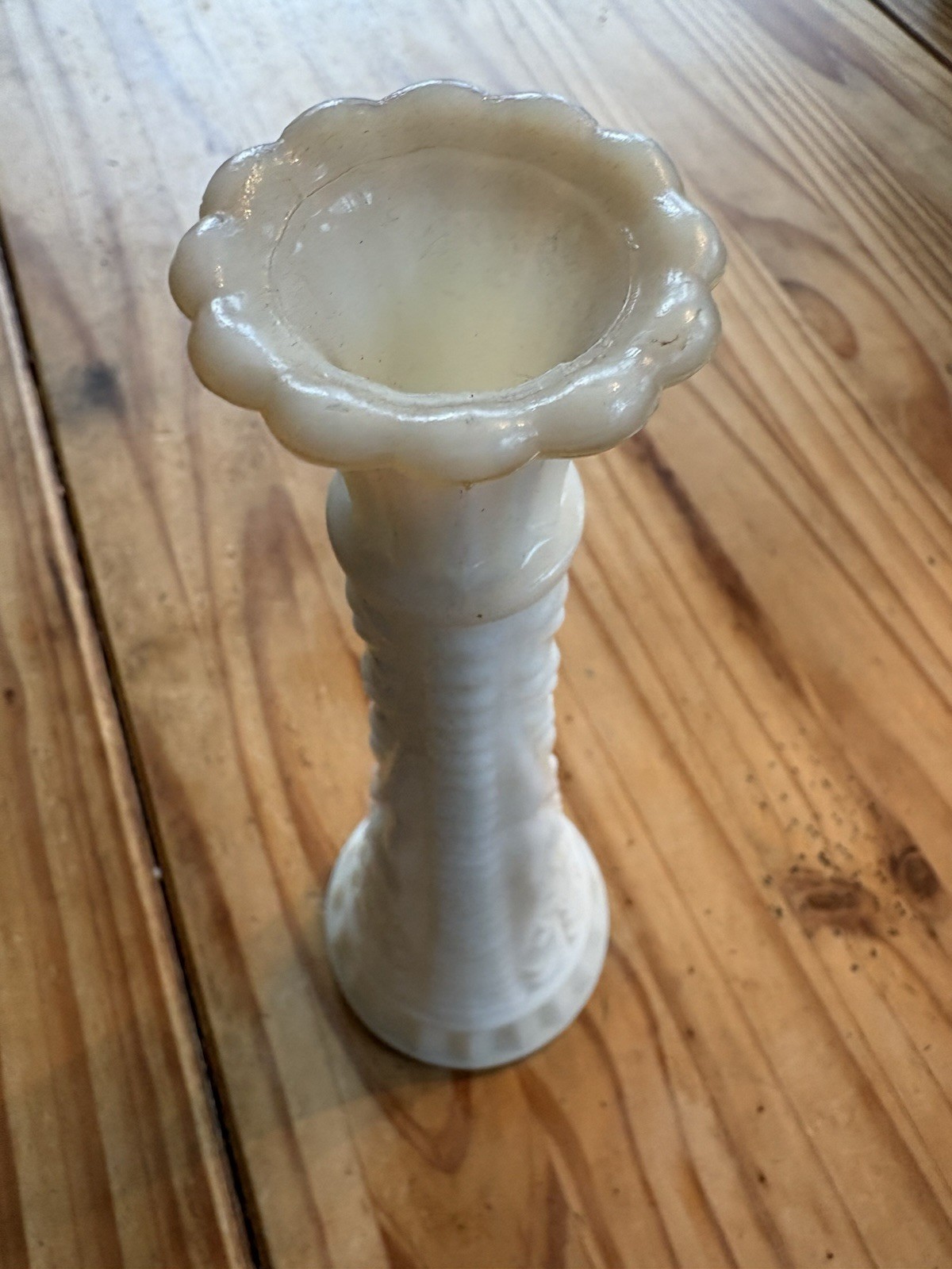 VINTAGE WHITE MILK GLASS BUD VASE TEXTURED PATTERN & SCALLOPED TOP OPAQUE 9 INCH