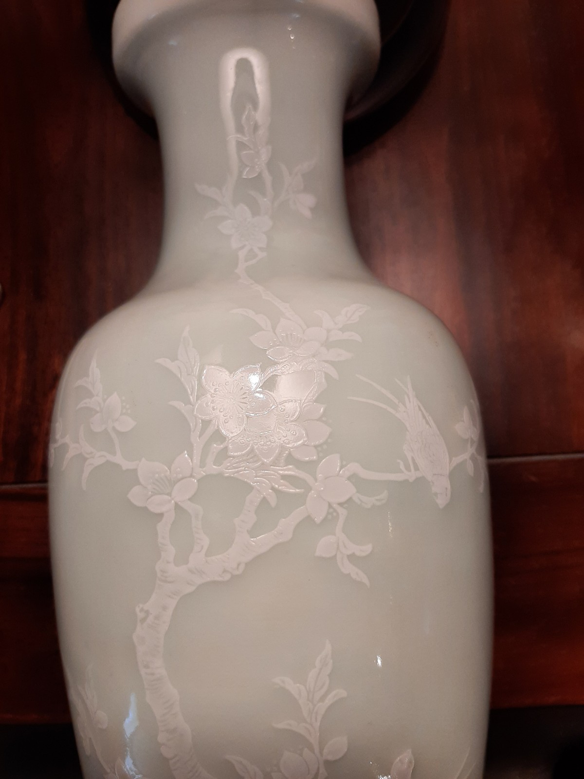 VINTAGE CELEDON ORIENTAL ETCHED VASE 13 INCHES TALL. EXCELLENT CONDITION!!