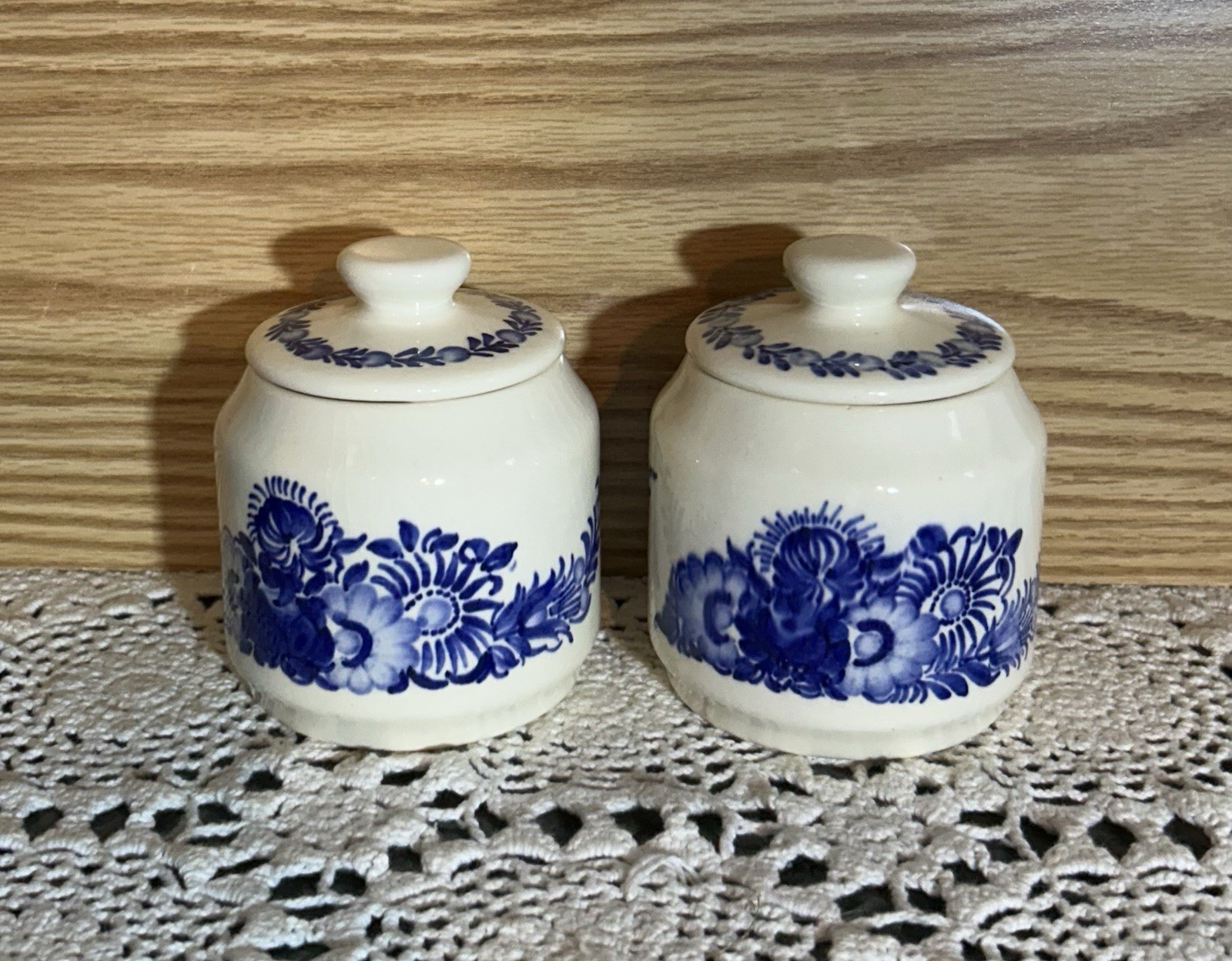 Vtg Staffordshire England Ginger Jar Blue White Floral Porcelain w Lid Urn Vase