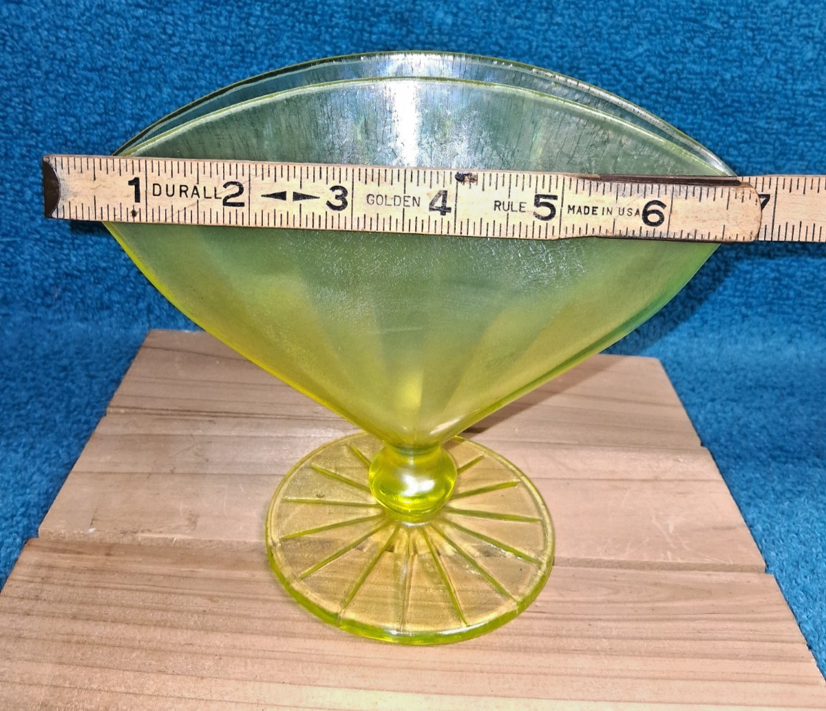 ANTIQUE FENTON VASELINE TOPAZ STRETCH GLASS FAN VASE **STUNNING GLOW**
