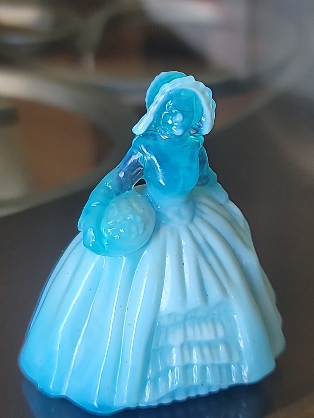 VINTAGE BOYD CRYSTAL ART GLASS ELIZABETH COLONIAL DOLL WATERLOO 2.25″ TALL