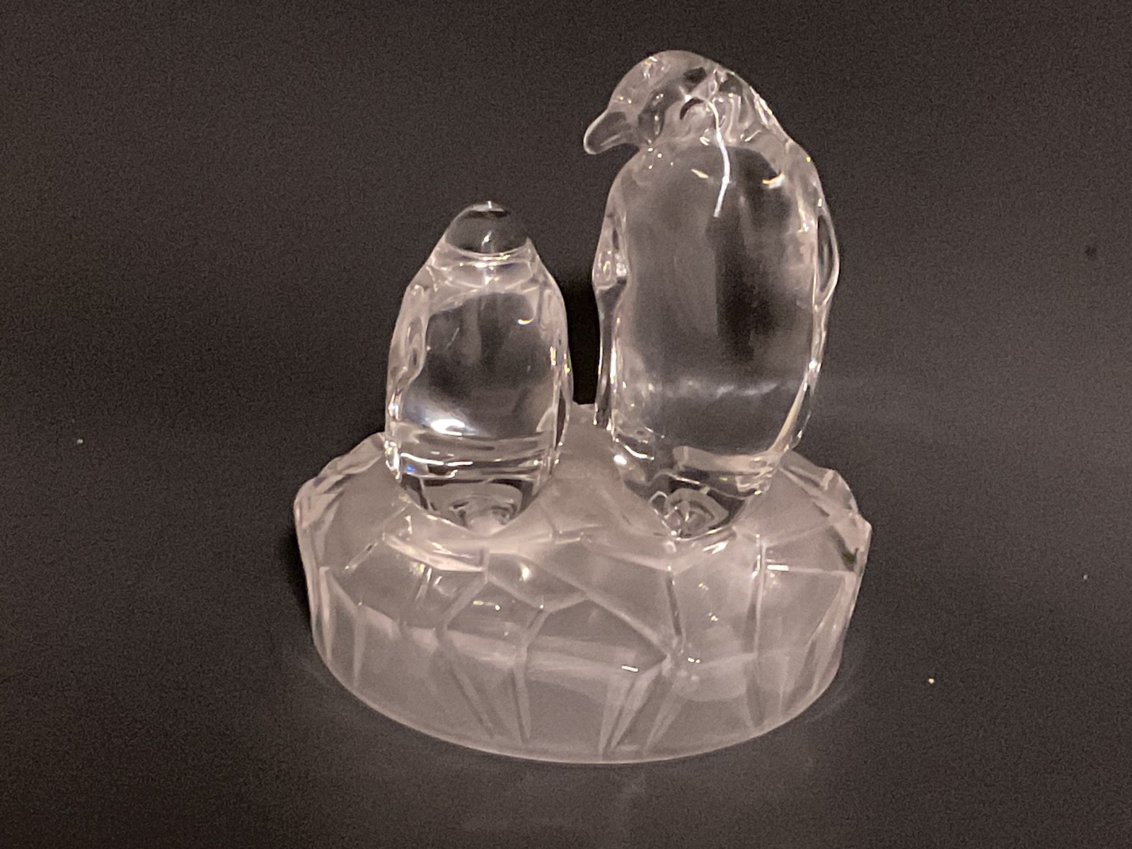Vintage Royal Crystal Rock RCR 5” Mommy and Baby Penguin Figurine Glass statue