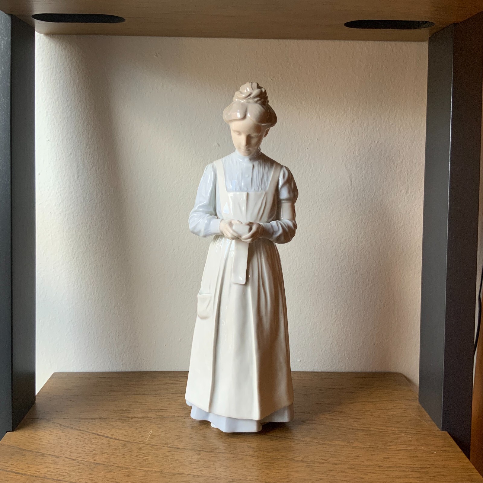 RARE B&G Bing & Grondahl Red Cross Nurse Figurine 1705 IPI Excellent c1909-14