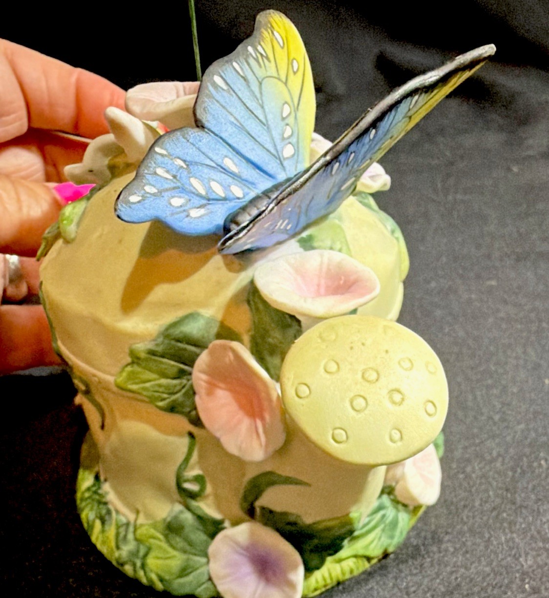 AGC, Inc. Ceramic Teapot Music Box, Butterfly & Floral, Beige/Blue, 3D Effect
