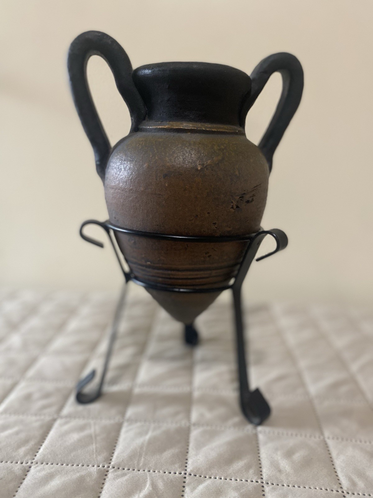 Vintage Style Terracotta Amphora Vase & Metal Tripod Stand – 26cm
