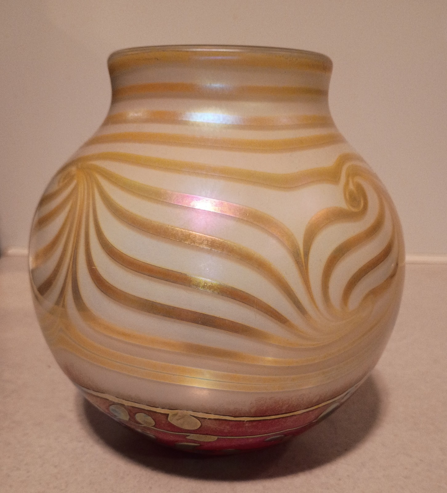 Stunning 2002 Signed Robert Eickholt 6.5″ Red & Gold Bulbous Art Glass Vase