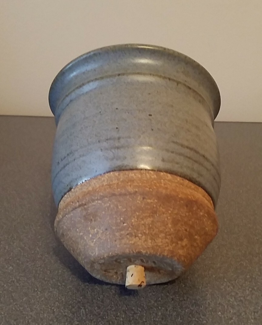 Brown County Pottery Wall Pocket Vase Studio Art Signed Mills 1993 Indiana