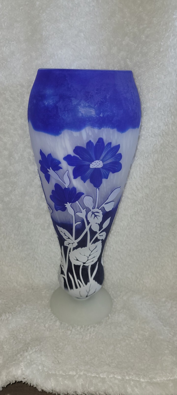 Beautiful Vintage Shannon Crystal Blue White Floral Vase Mouth Blown Hand-Etched