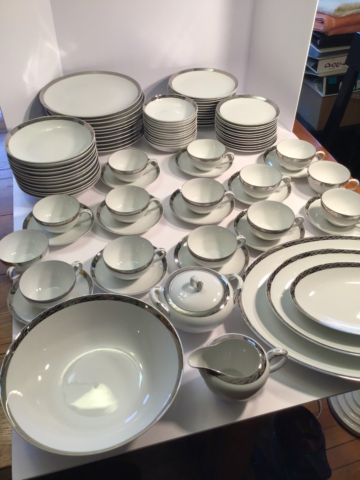 Fukagawa Arita Japan #917 Hand-Painted 94 Pc Dinnerware Set Service for 12 Set