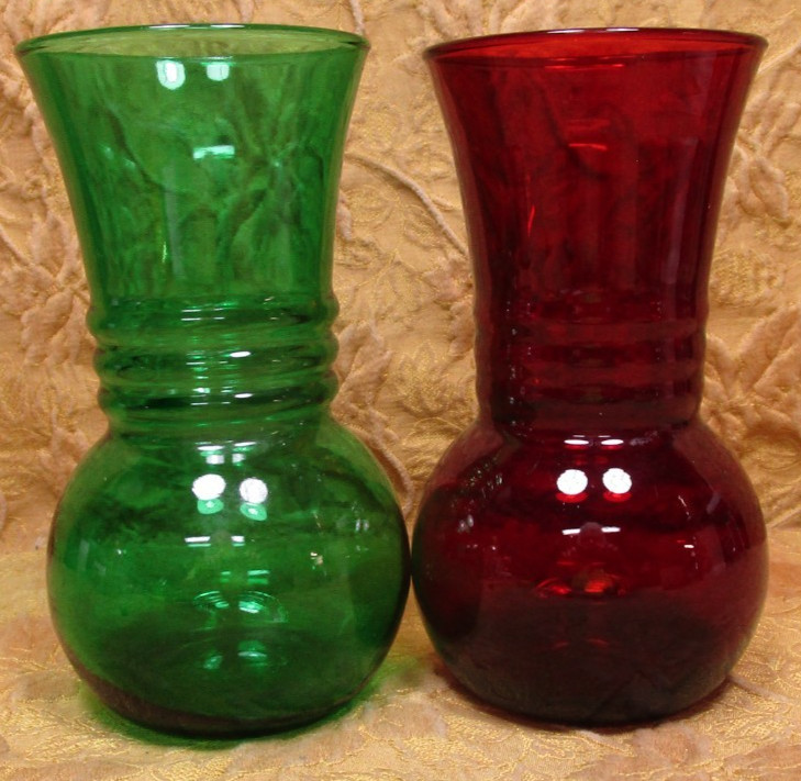 2 vintage Anchor Hocking Glass 3 rib vases-ruby red & forest green – 6.5″ high