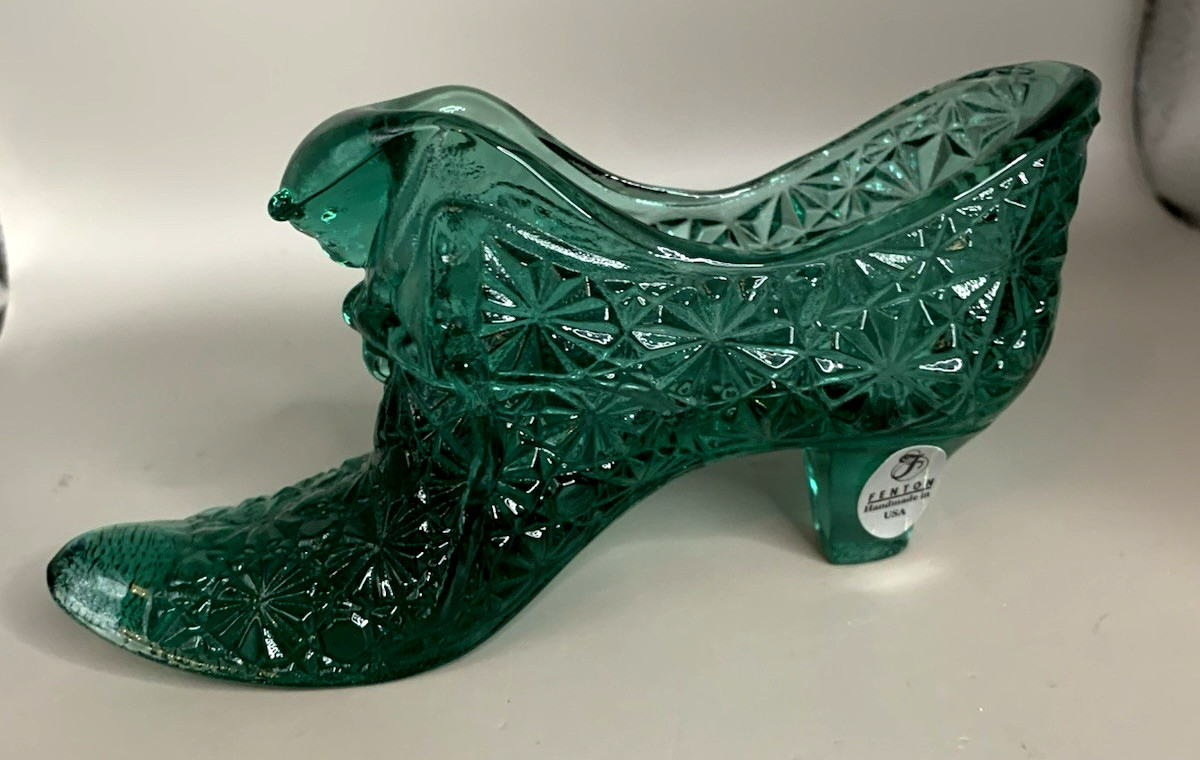 Fenton Jade Green Daisy and Button Cat Head Slipper 6″ X 2 1/2″