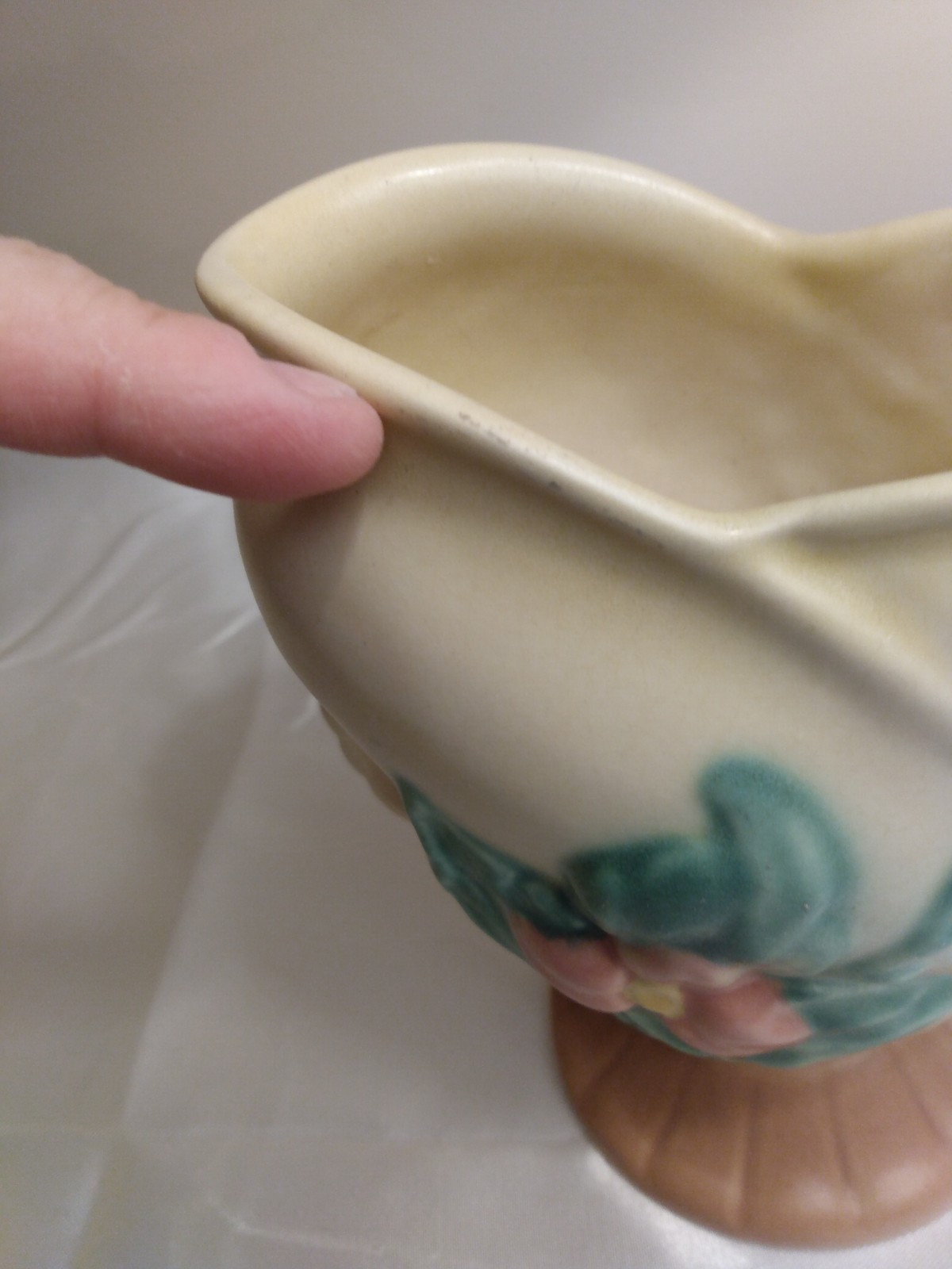 Vintage Hull Art Pottery Vase Wild Flowers W-4 6 1/4″ Floral Design Handles