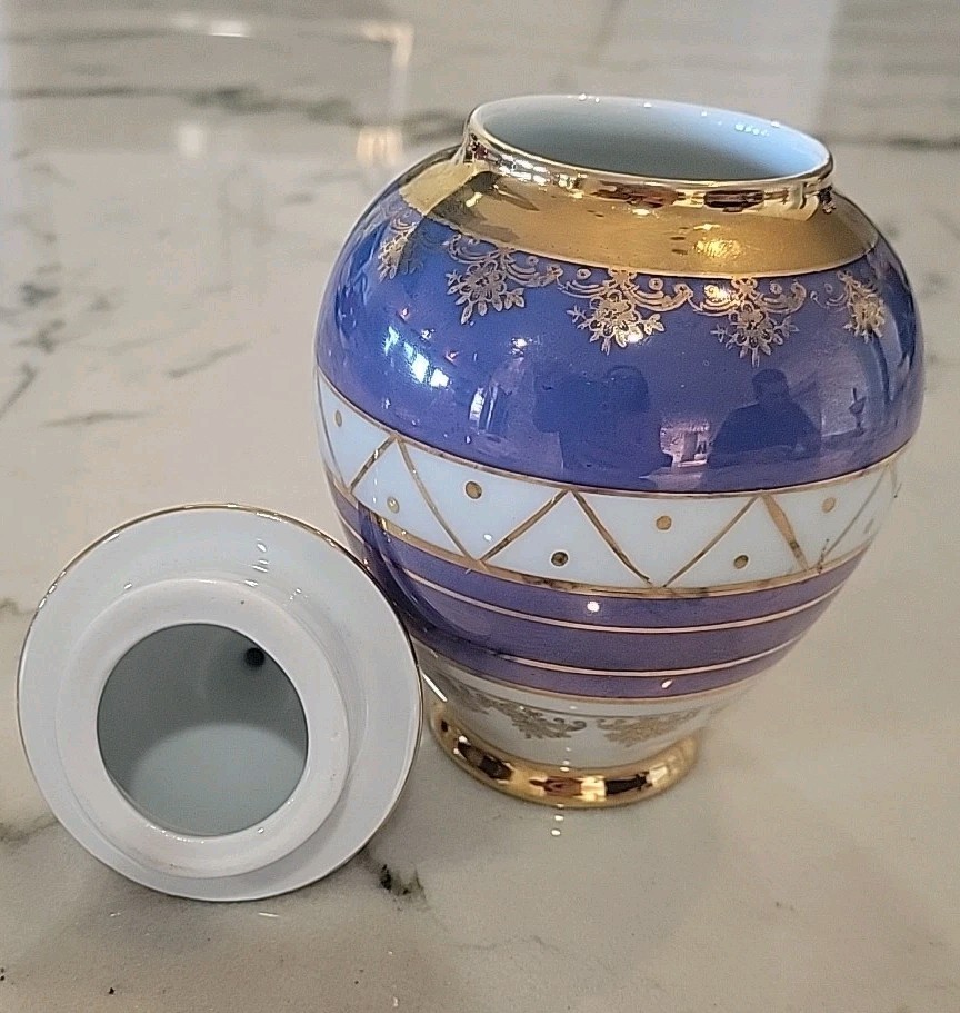 Hungary Iris Porcelain Blue Ginger Jar Lidded Urn Vase, 7″ Tall