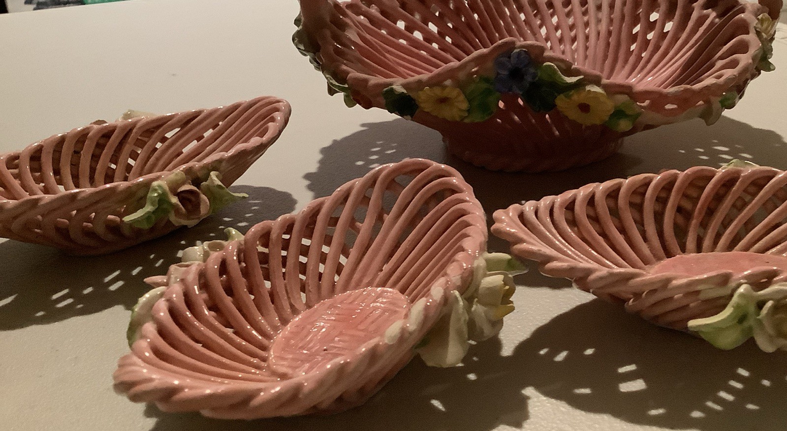 Antique Pink Lattice Ceramic Baskets Italy One 6″ Diameter & Four 4″x2.5″ Flower