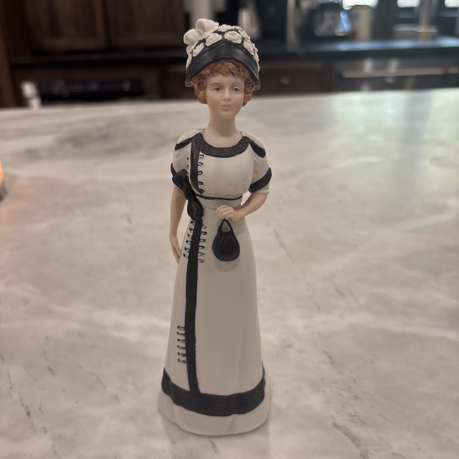 WEDGWOOD The Hyde Park Collection ‘VICTORIA” Porcelain Figurine 8″ Excellent