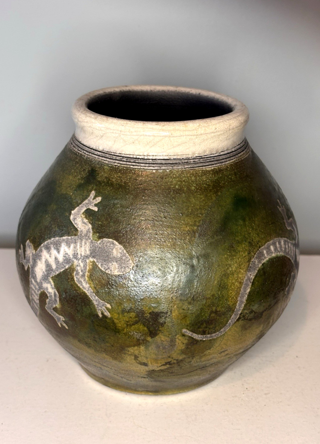 Raku Art Pottery Iridescent Green 5.5″ Vase Jar Pot w/ Lizards Signed J. Diller