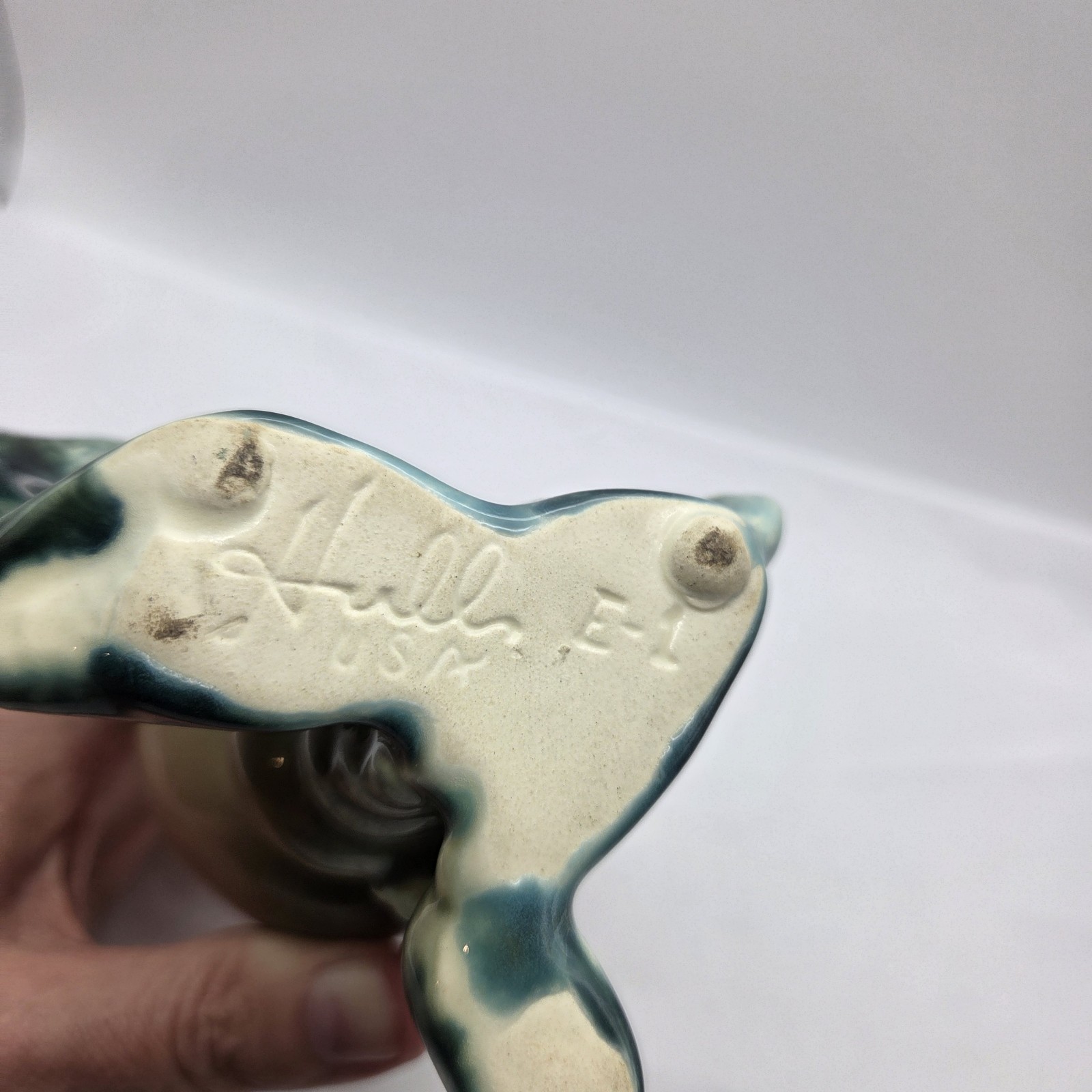 Hull Pottery Ebb Tide E-1 Conch Shell Bud Vase Peach Green 7” Tall Mid-century
