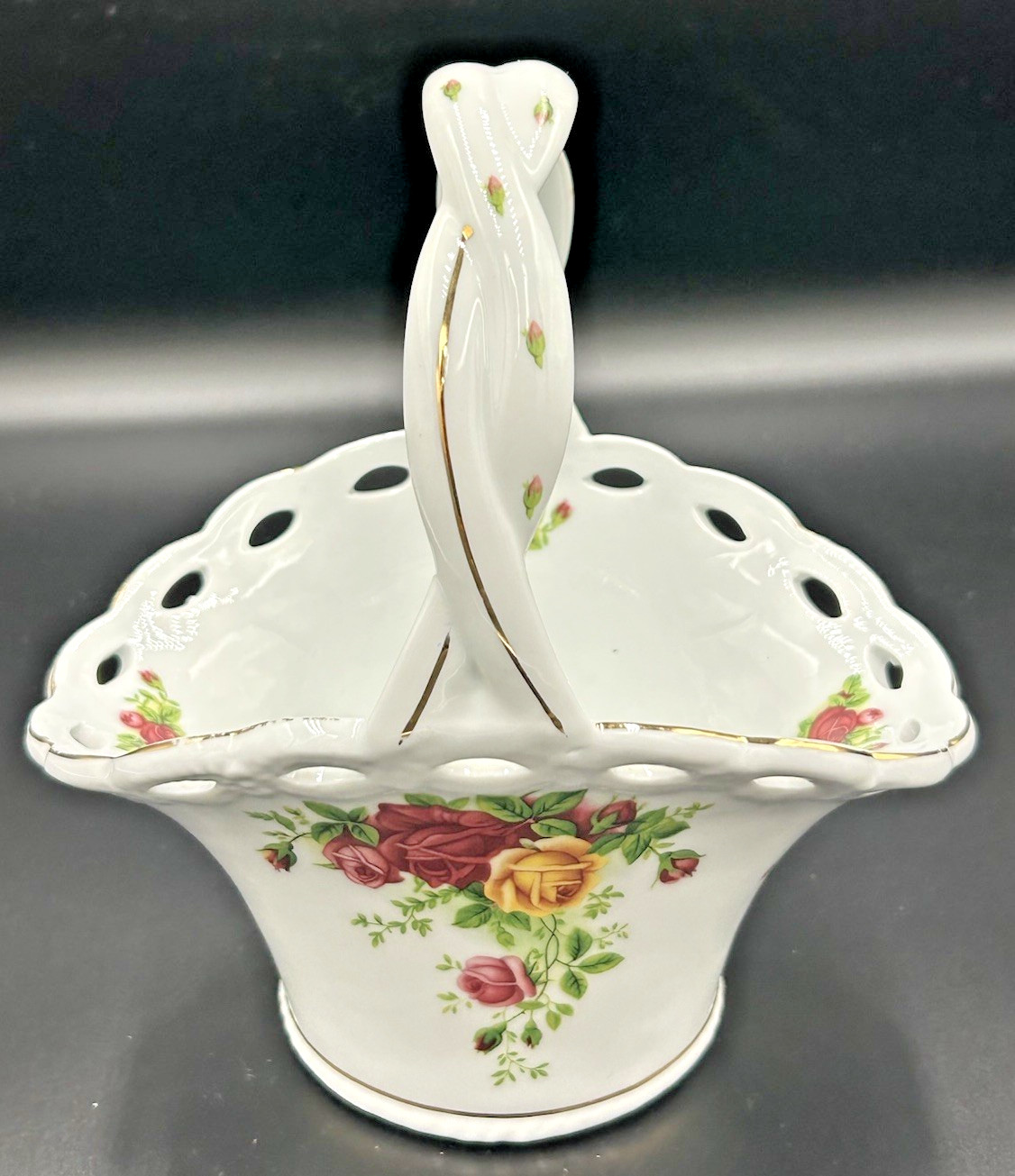 Royal Albert Old Country Roses @1962 Beautiful Basket w/Braided Handle