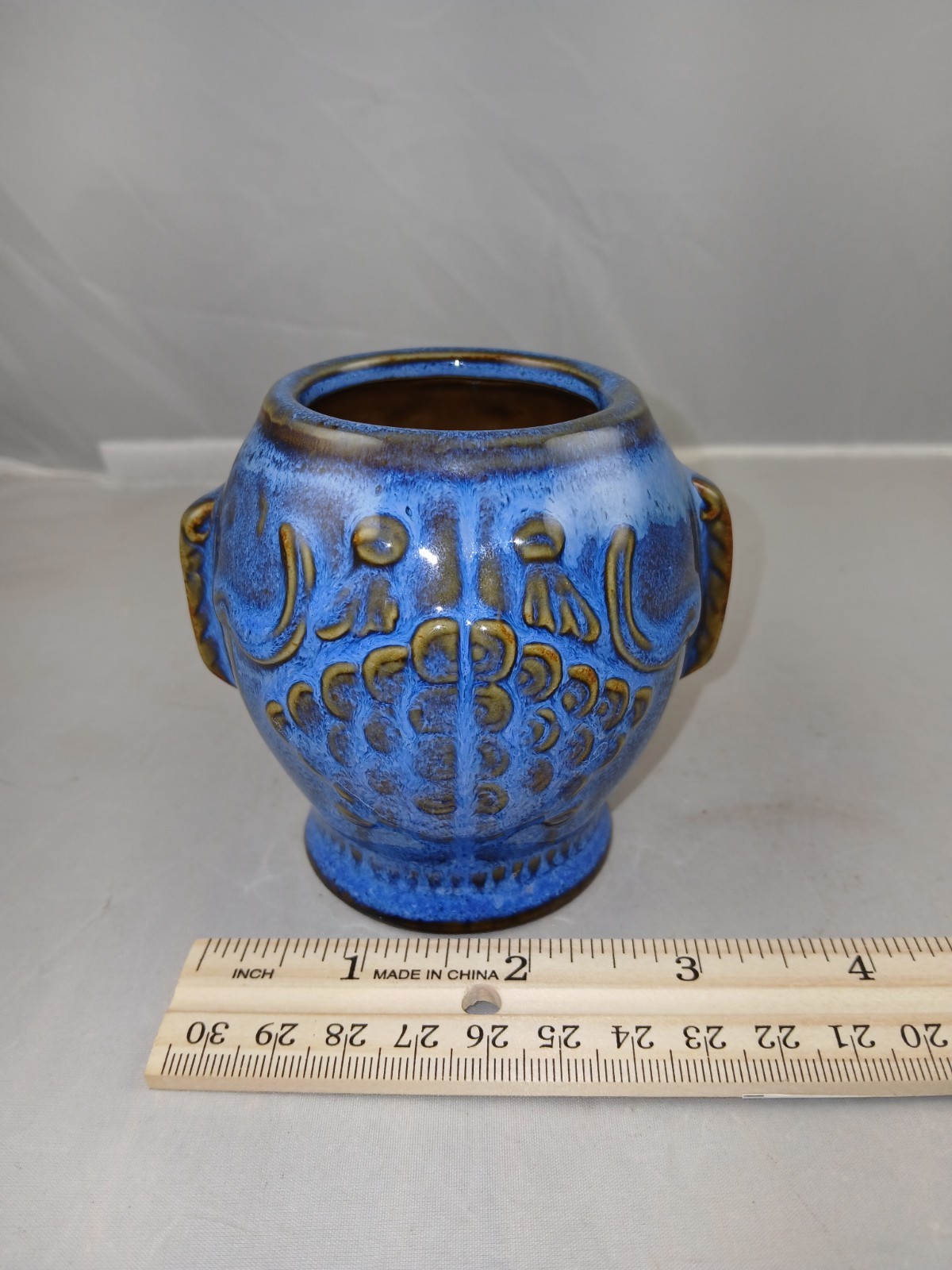 VINTAGE C.P.N.P. CANADIAN ART POTTERY BLUE GLAZE FISH SCALE 3.5″ VASE