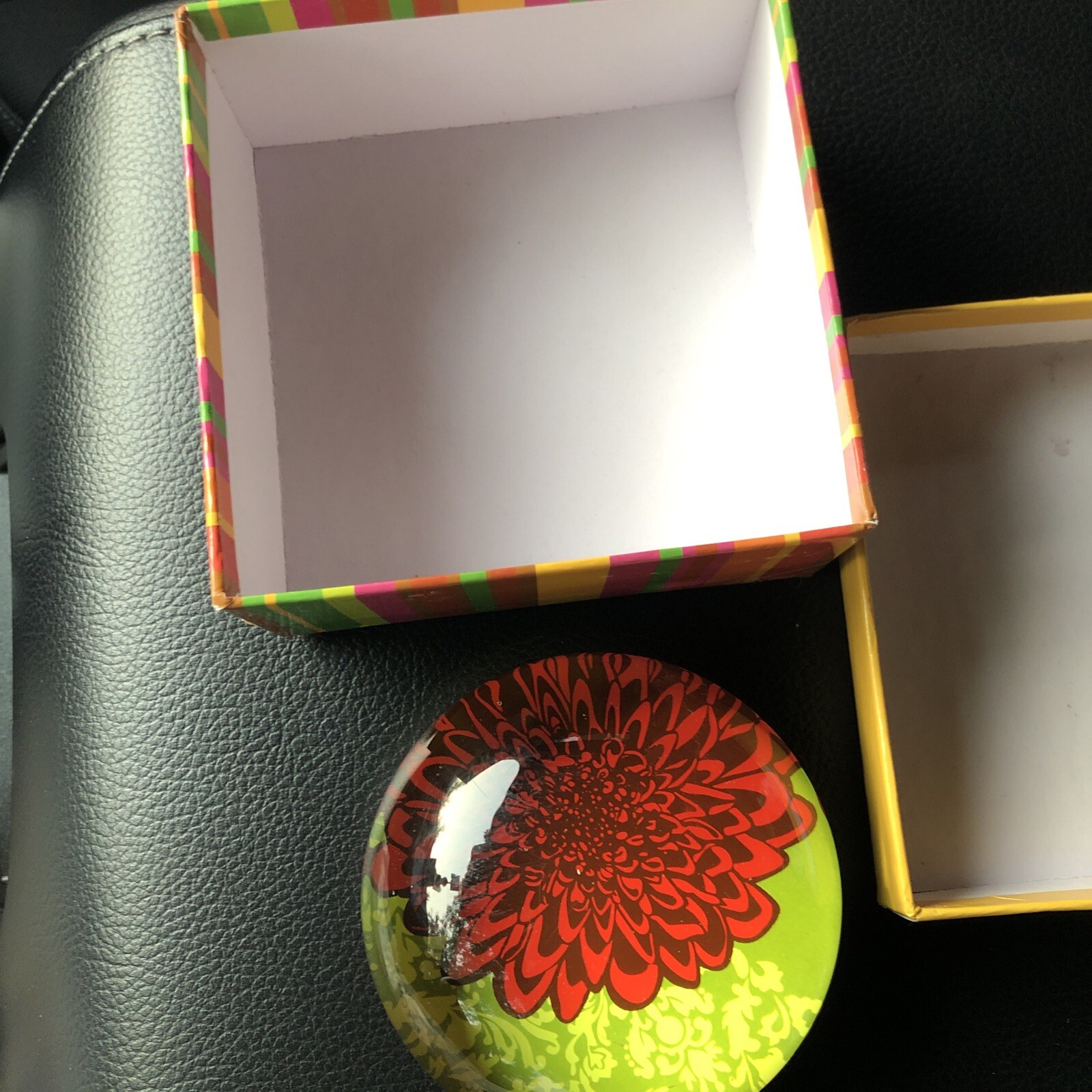 Paperweight Glass Red Dahlia Flower Green Background Round 3.5″Unbranded.