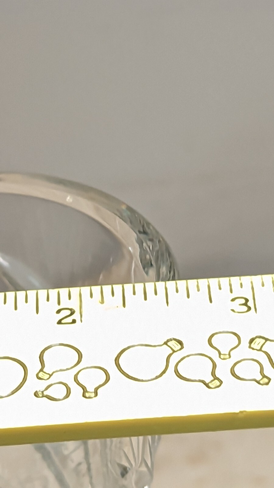 BEAUTIFUL LAUSITZER GERMANY CLEAR CUT PIN WHEEL STAR DESIGN LEAD CRYSTAL VASE