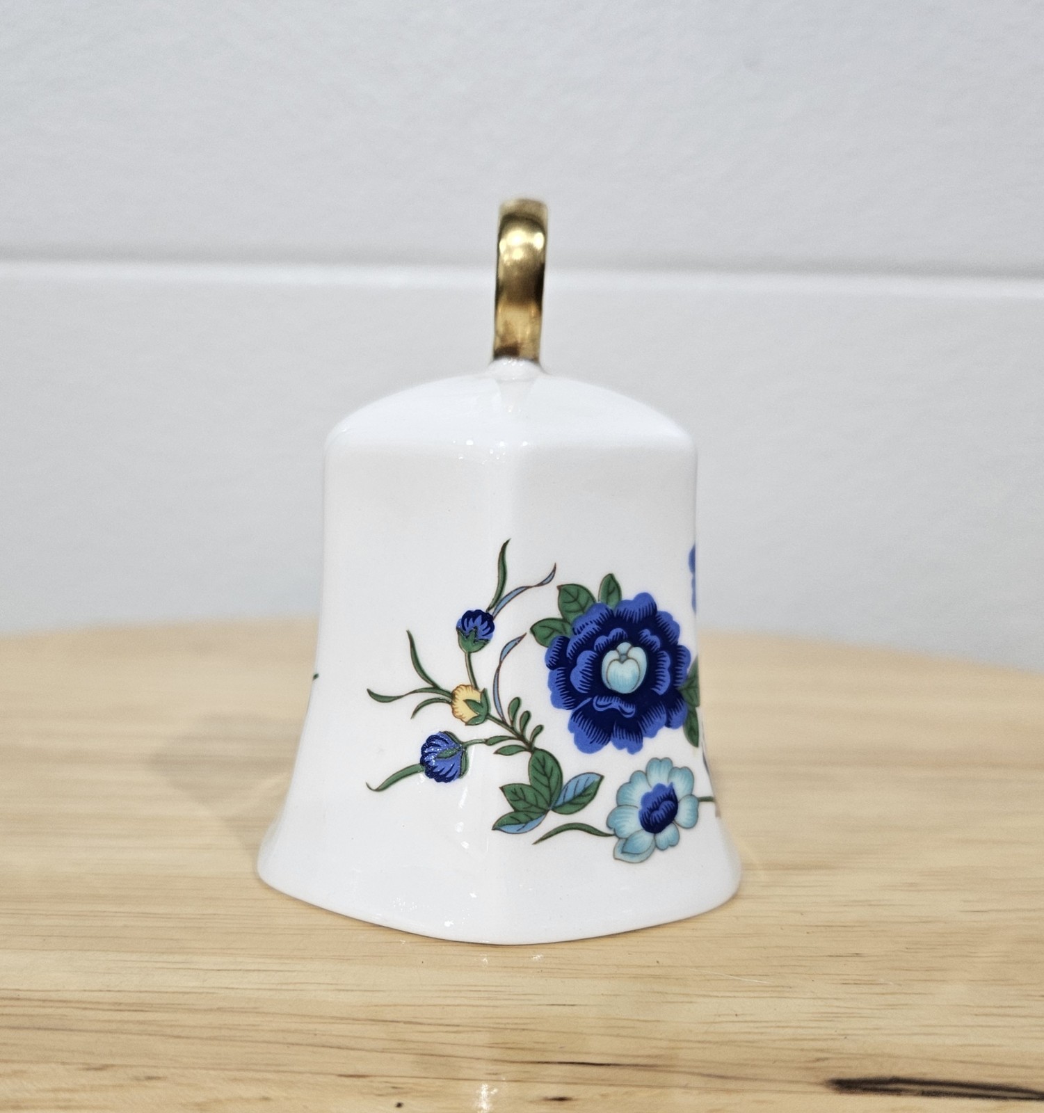 Vintage Marlina Aynsley Bell Fine Bone China Porcelain 3.25″ Made In England