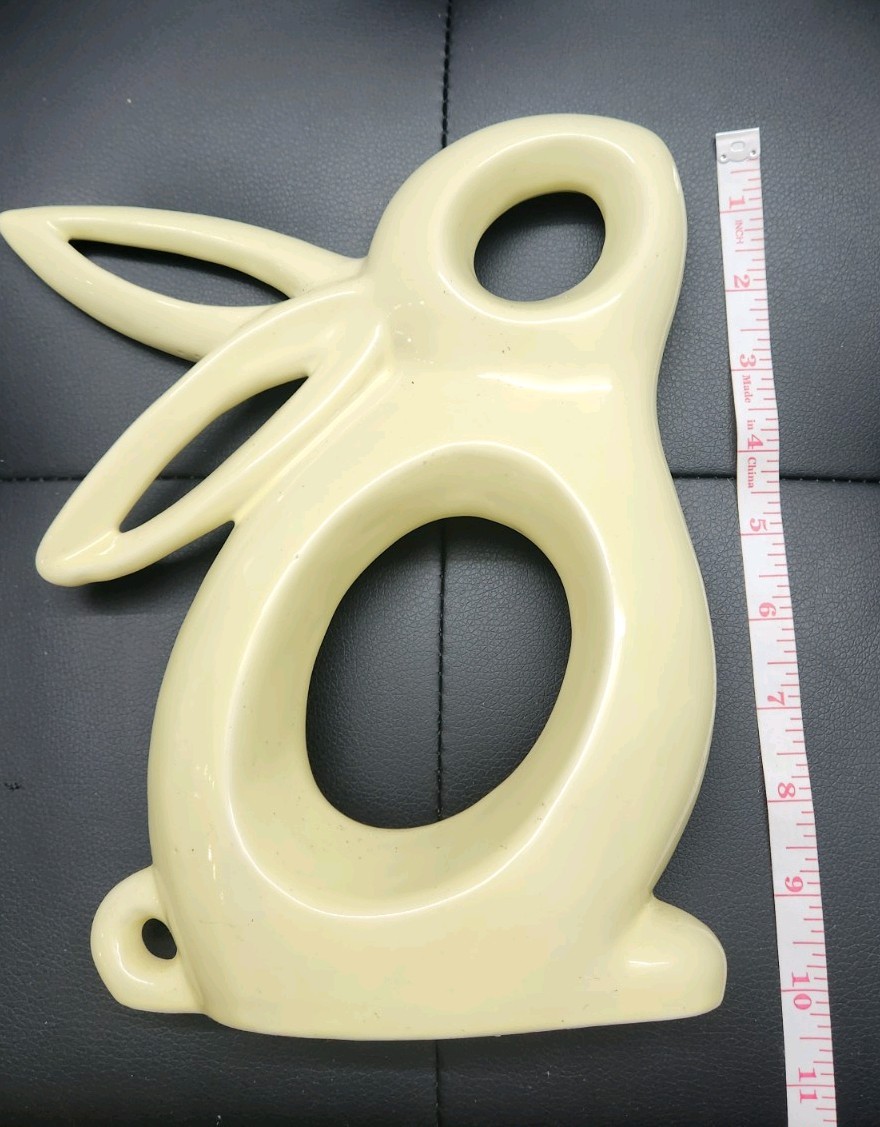 Rare VINTAGE BUNNY RABBIT FIGURINE ceramic Pale Yellow