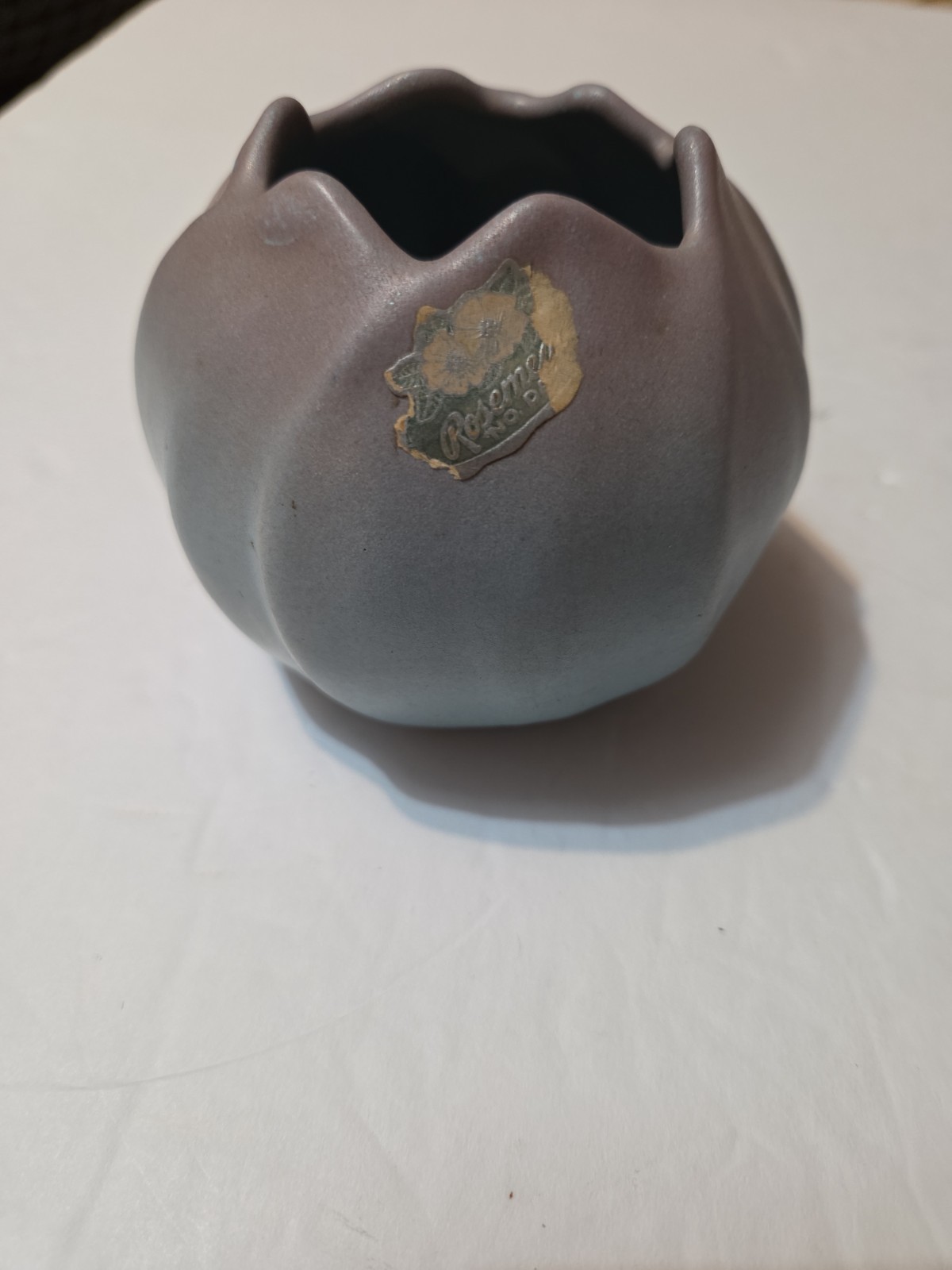 Excellent 3″ Rosemeade Pottery Rose Bowl/Vase In Matte With Blue/Pink In Color!