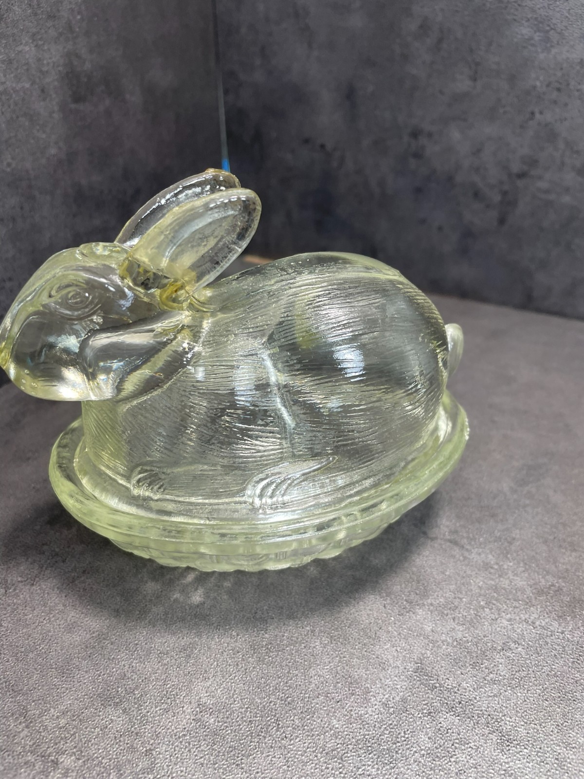 Mosser Glass USA – Bunny on Basket/Nest -Clear 4.5″ X 4.5″