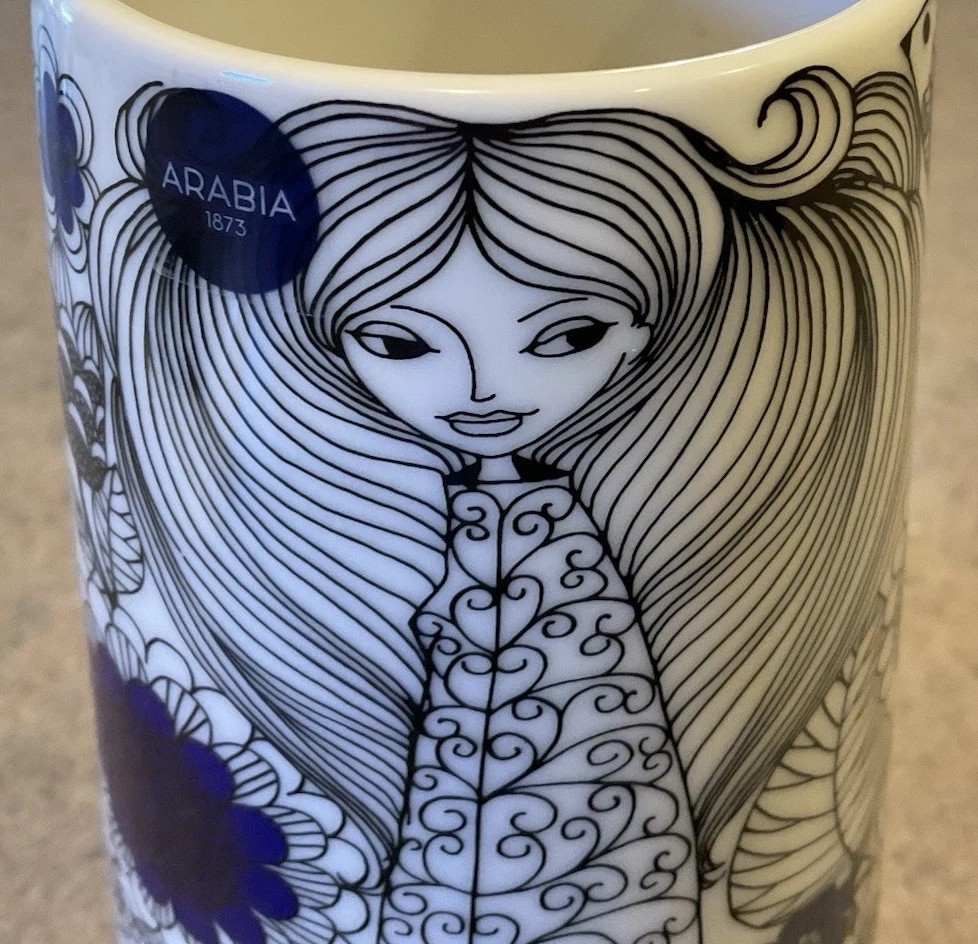 ARABIA :: Vintage “Pastoraali” 7 1/2” VASE Esteri Tomula 1873 Black/Blue FINLAND