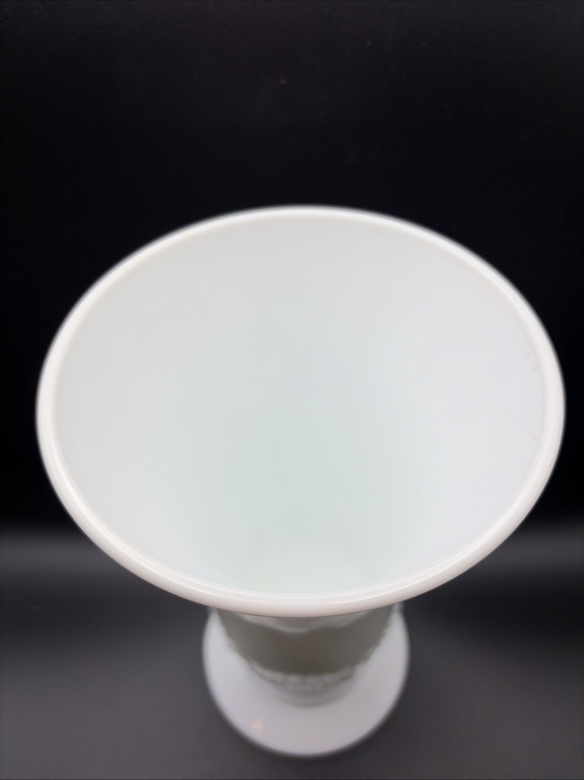 Vtg Anchor Hocking Fire King Vitrock Milk Glass Scalloped Seashell Vase 7.75″ T