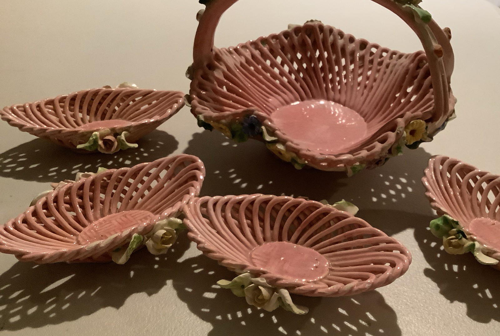 Antique Pink Lattice Ceramic Baskets Italy One 6″ Diameter & Four 4″x2.5″ Flower