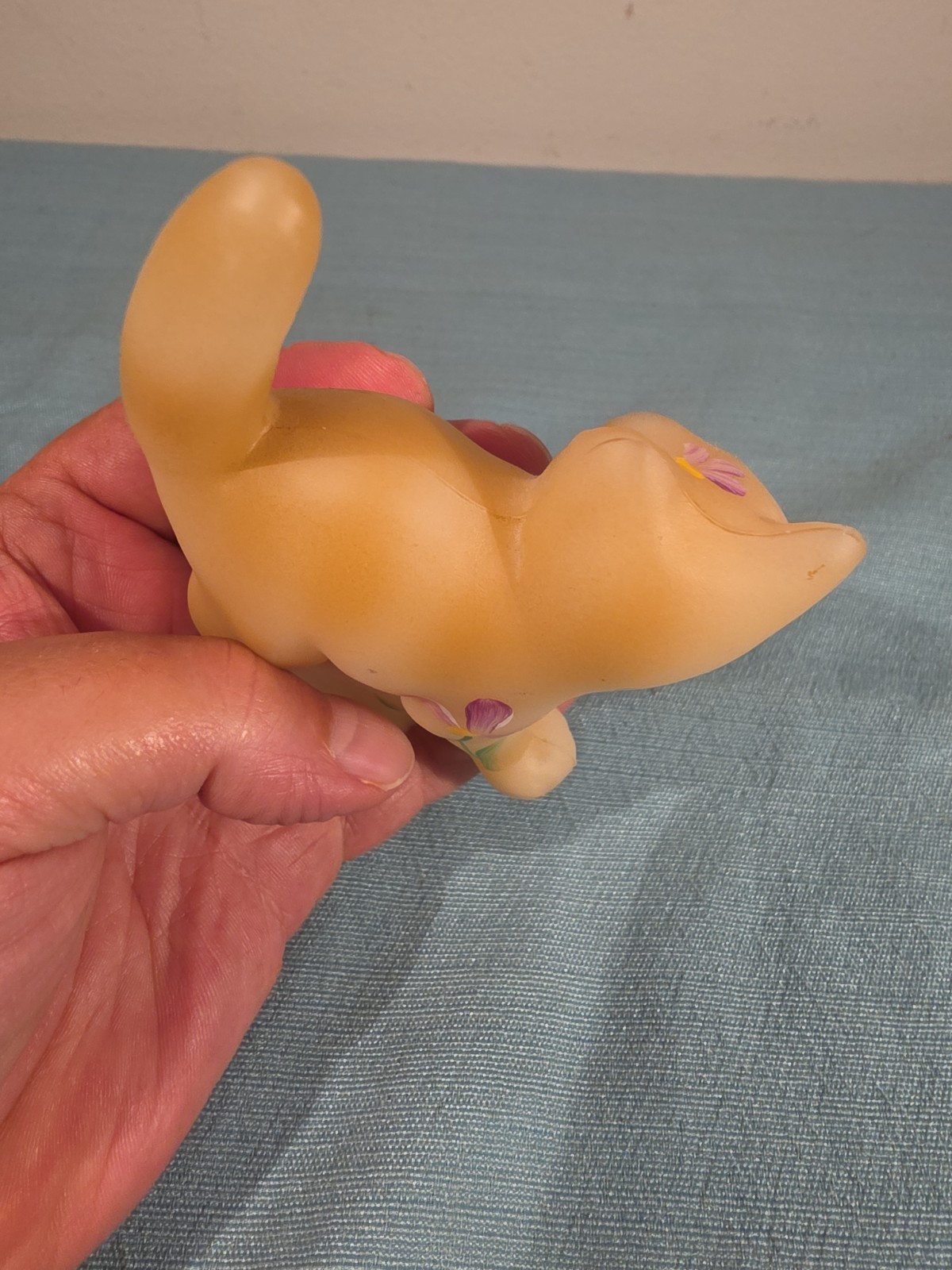 Fenton Opal Scaredy Cat By Jeanne Cutshaw (1968-74) 4.5″