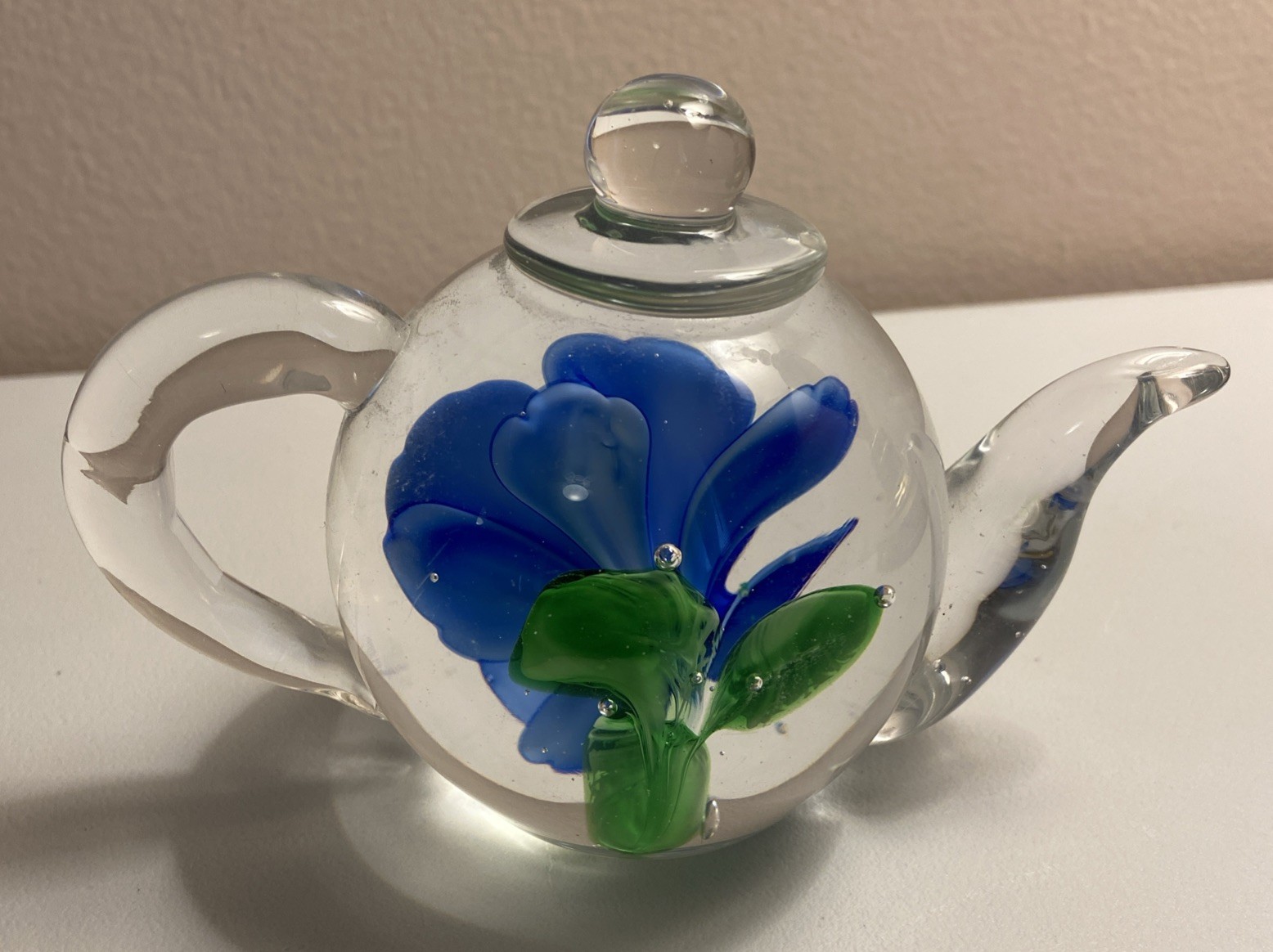 Dynasty Gallery heirloom glass blue flower teapot paperweight 1.5 lbs 3 3/4” H