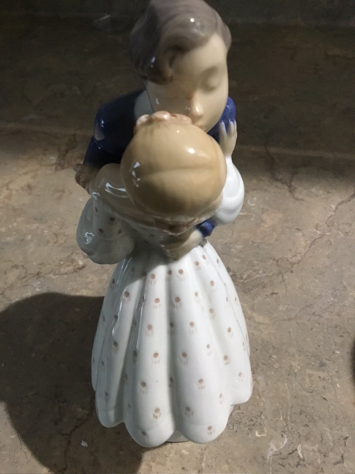 Vintage Bing & Grondahl Denmark “FIRST KISS” Boy Kissing Girl #2162 NO BOX