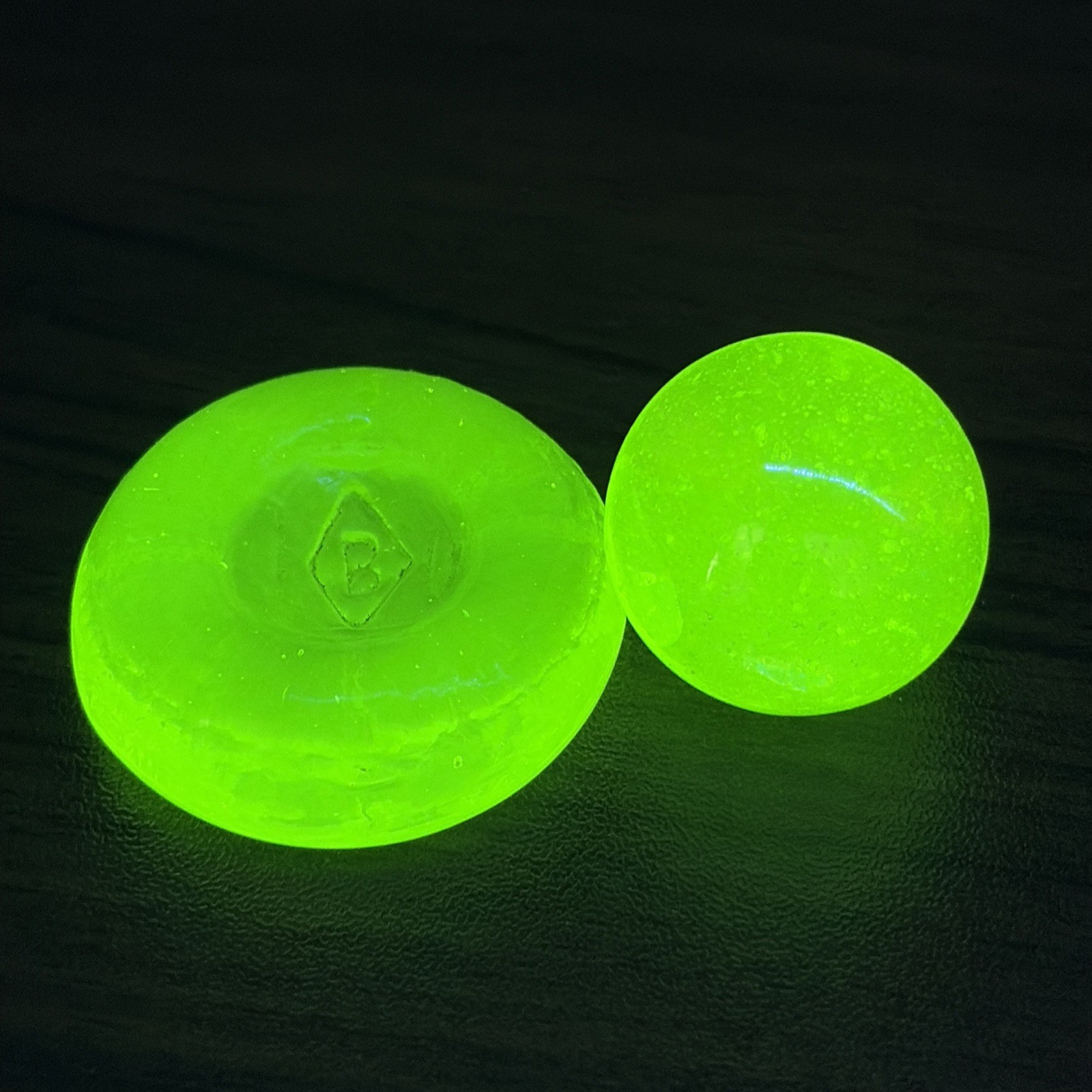 Boyd Marble Holder 1.5″ Vaseline Uranium Glass UV Glow w/ 1″ Shooter Marble HTF