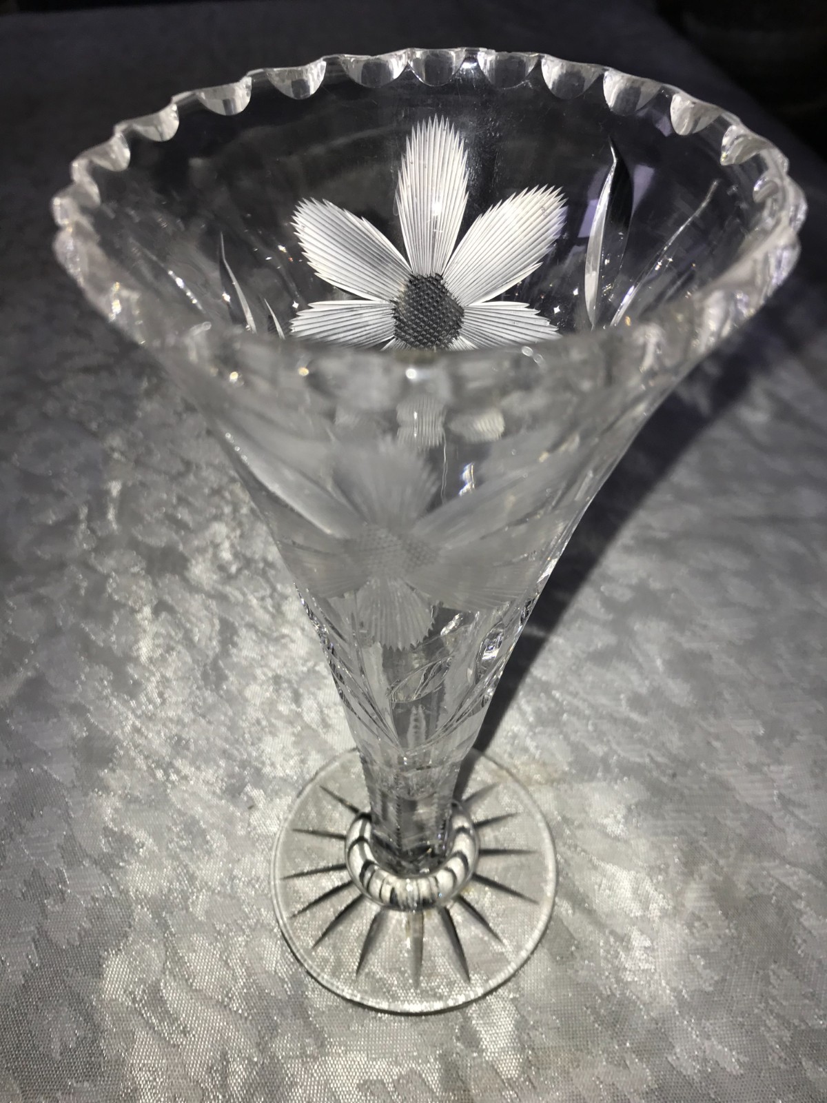 Antique SAWTOOTH Cut CRYSTAL Etched FLOWERS Flare TRUMPET Pedestal VASE 8″ Tall
