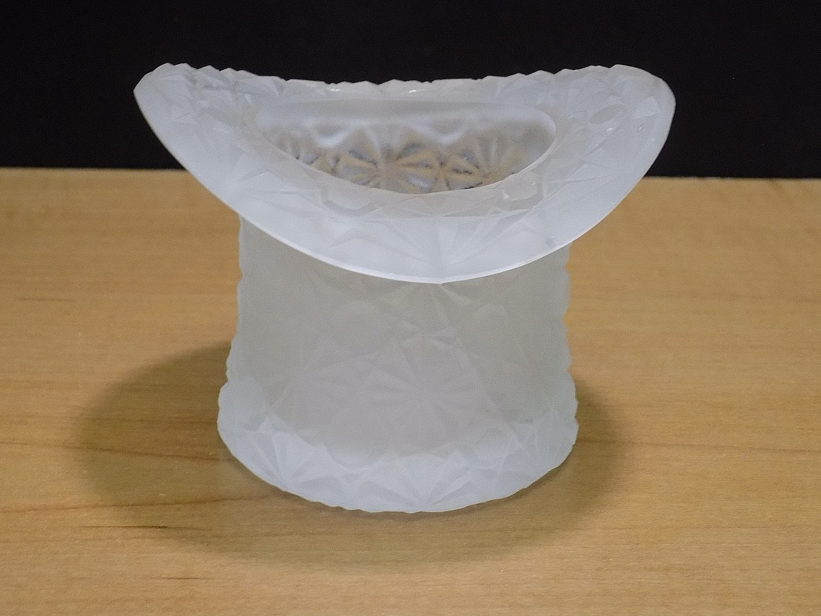 Frosted Glass Daisy and Button Top Hat Planter Vase