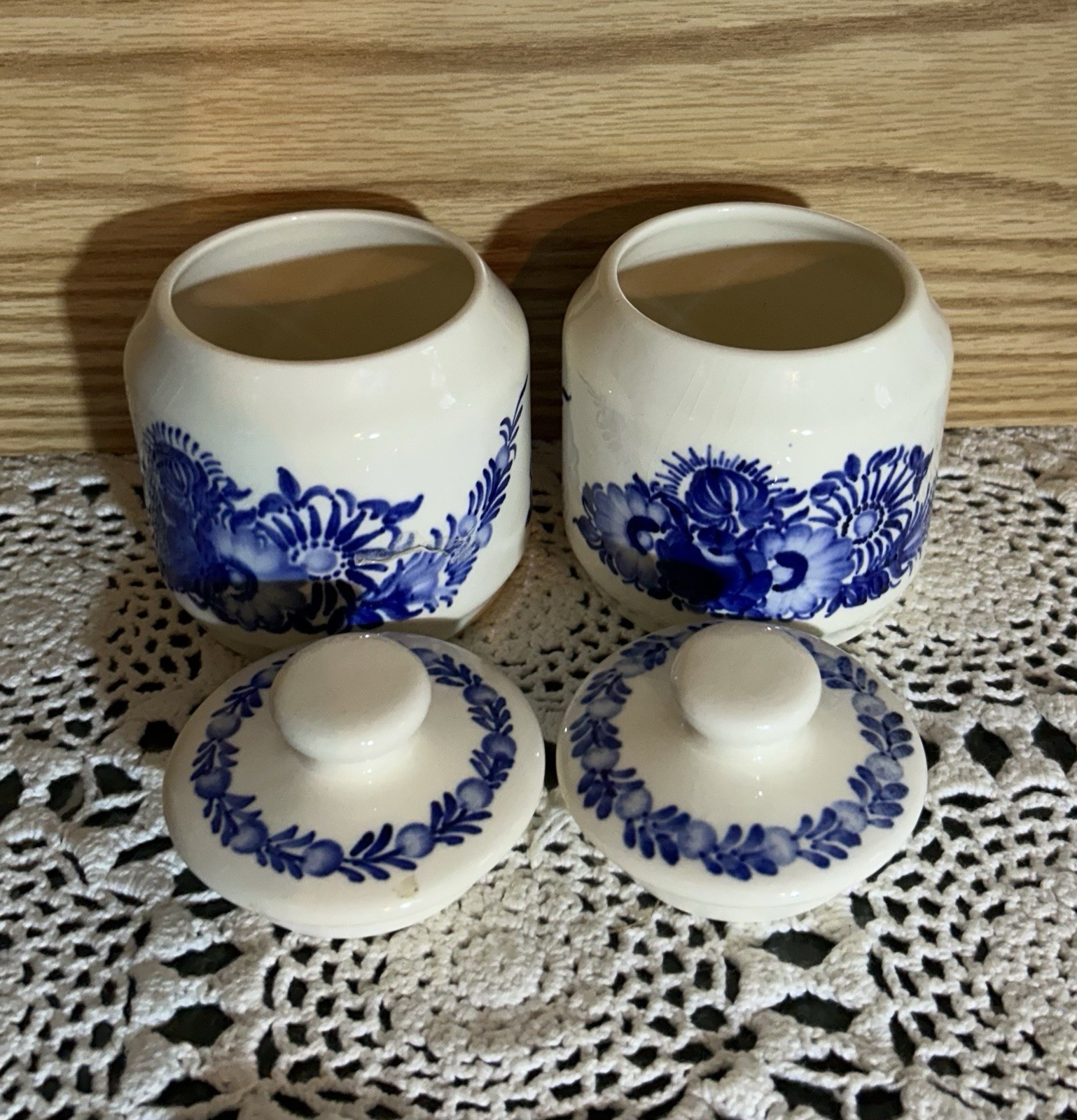 Vtg Staffordshire England Ginger Jar Blue White Floral Porcelain w Lid Urn Vase