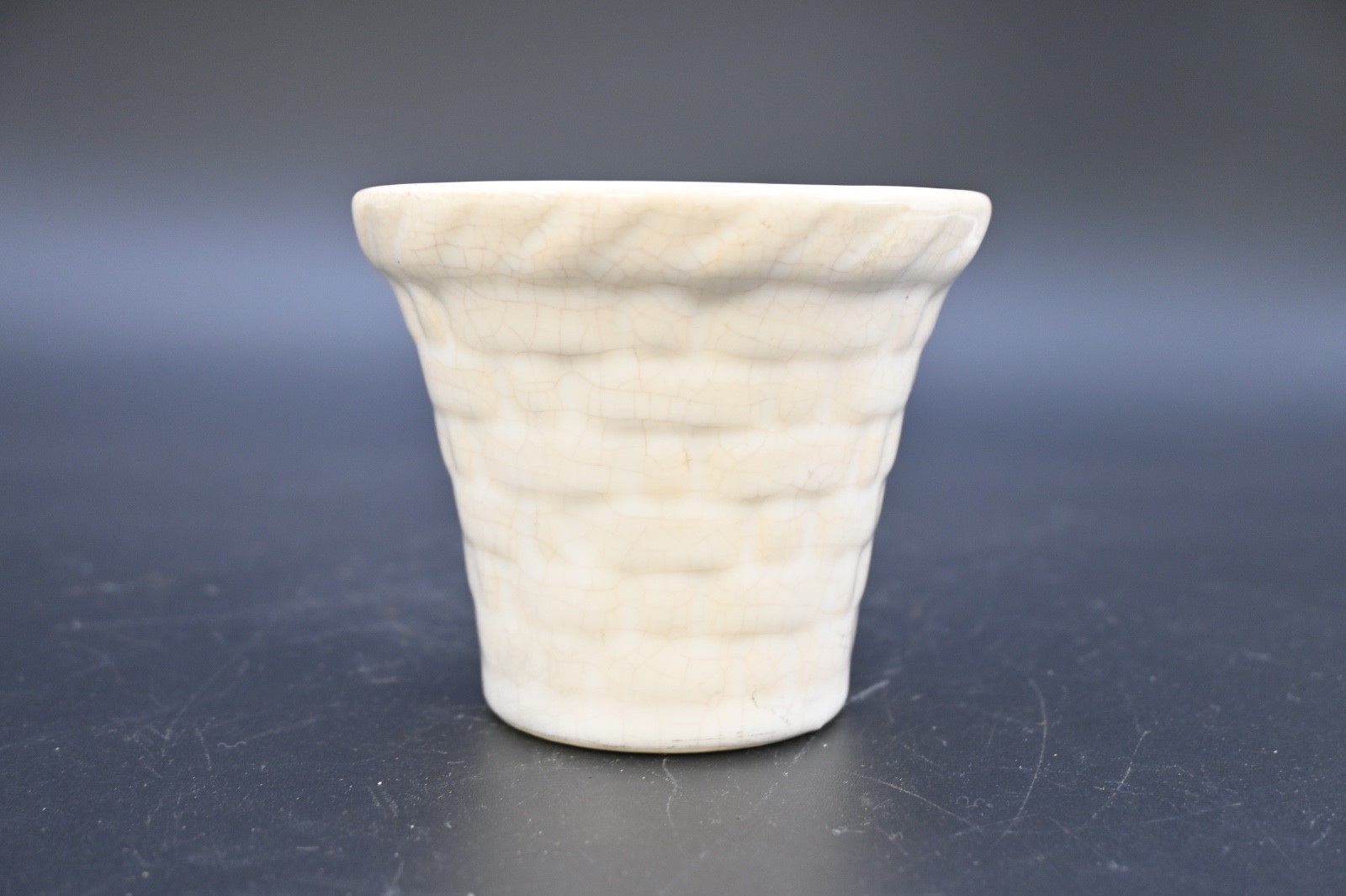 Vintage . White Pottery Planter Flower Pot Basketweave Plant Pot 5.25″x 4 1/8″H