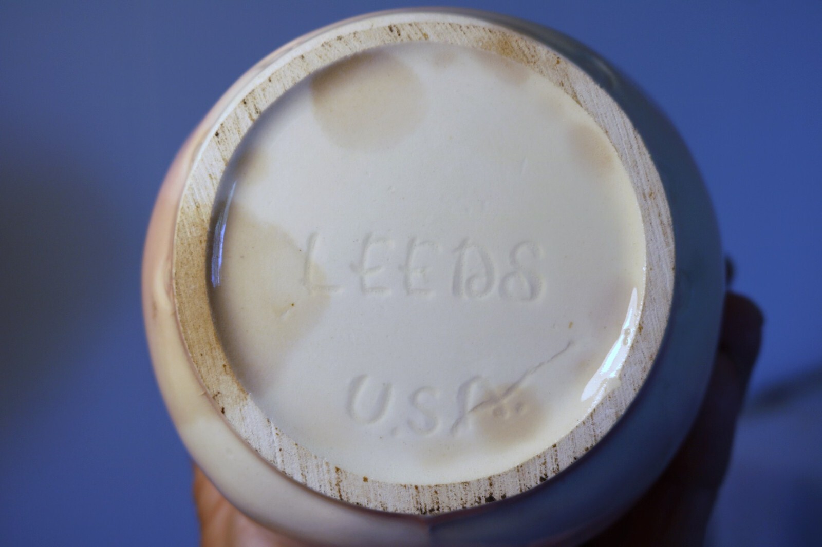 LEEDS HULL USA 7 5/8″h ELEPHANT POTTERY Decanter Bottle Vase NO CORK STOPPER