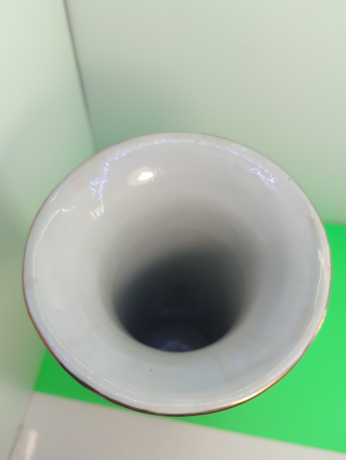 Antique united wilson vase 12 In