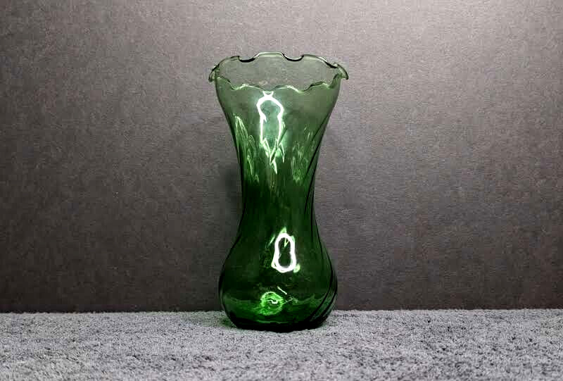 VTG Green Swirled Vase Ruffled Rim 7″ Depression Glass Excellent Used Condition