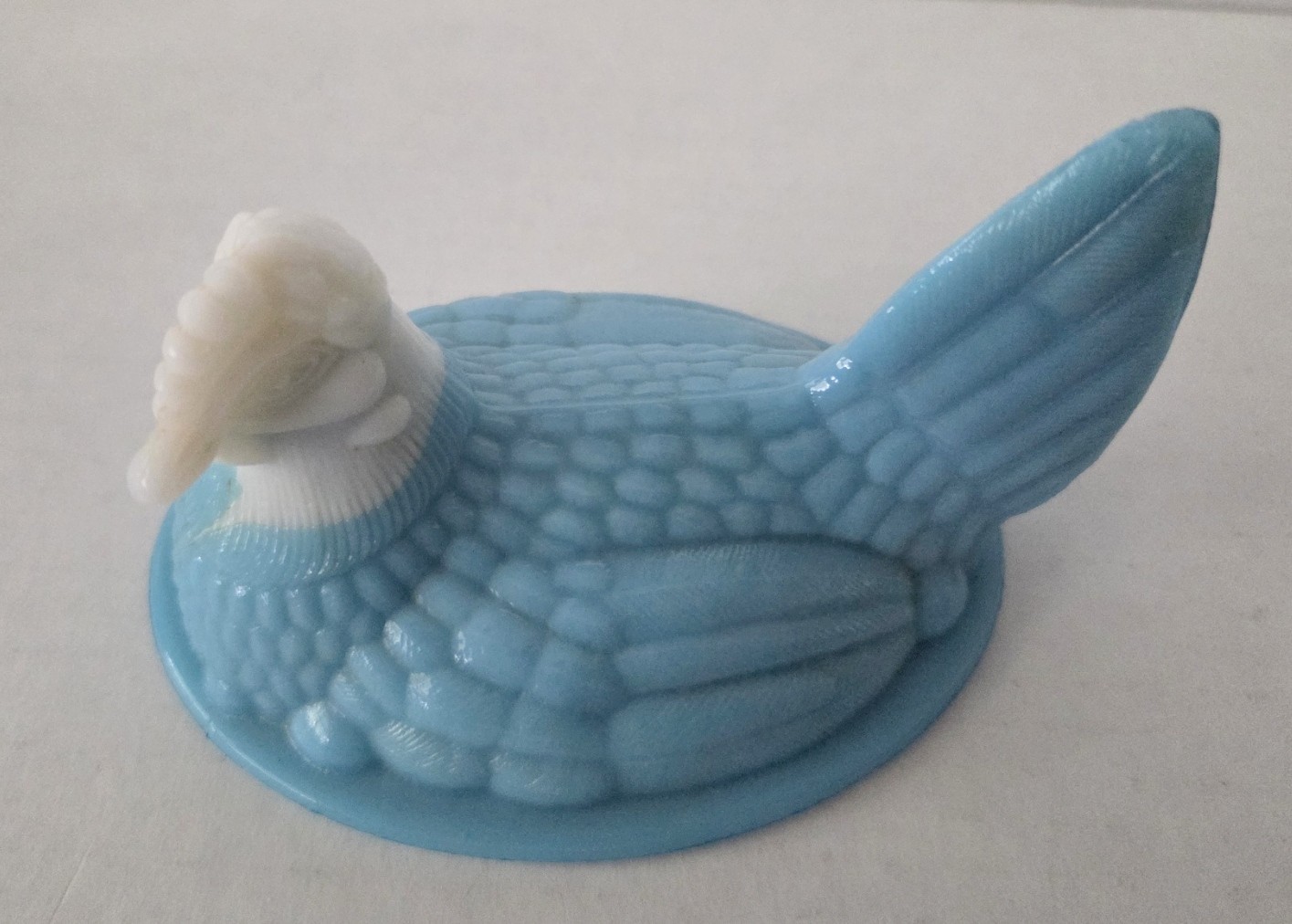 Westmoreland Hen Rooster On Nest off white head and nest blue body Glass 5.5”